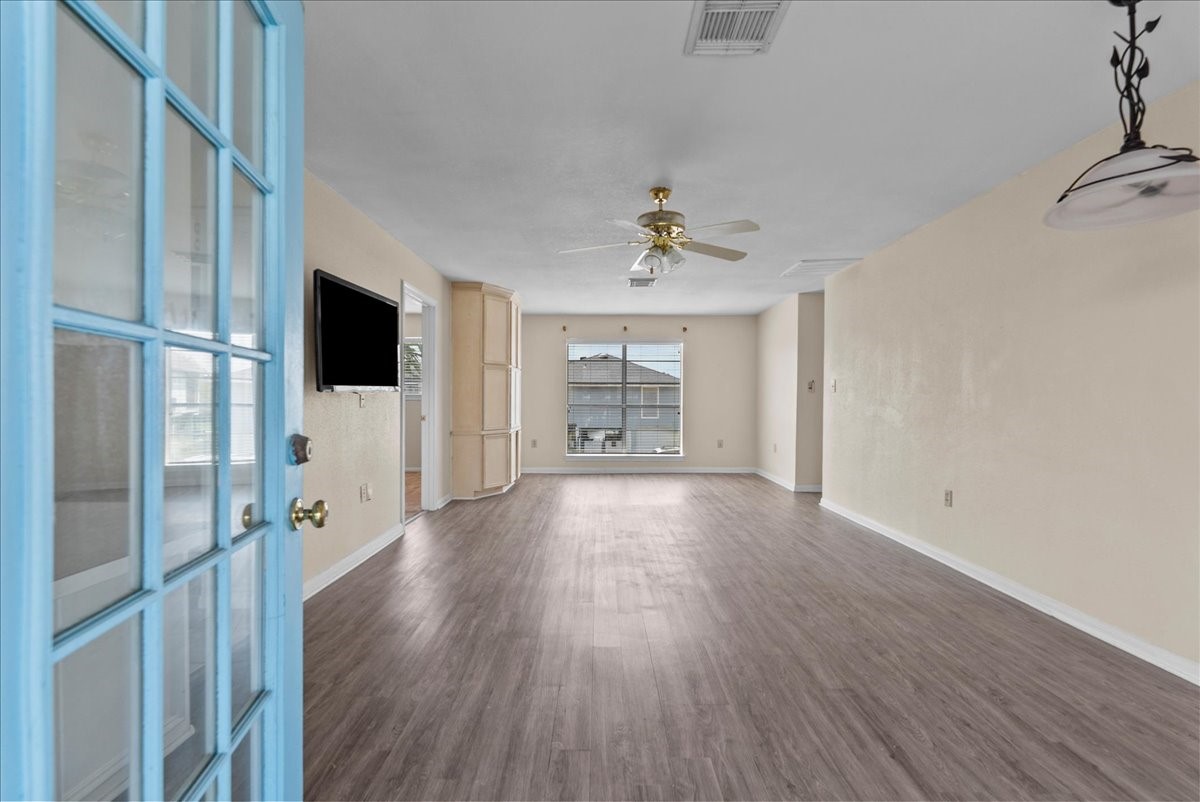 984 Bonita Street, Bayou Vista, TX 77563