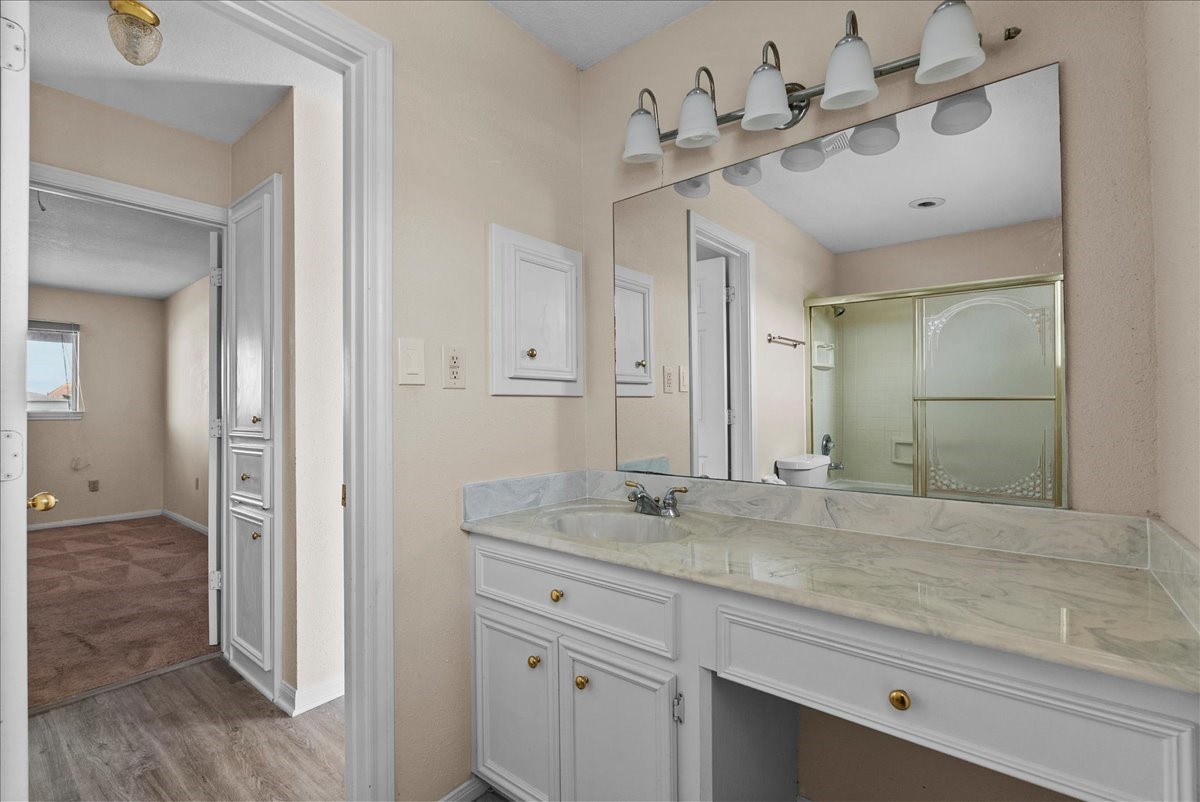 984 Bonita Street, Bayou Vista, TX 77563