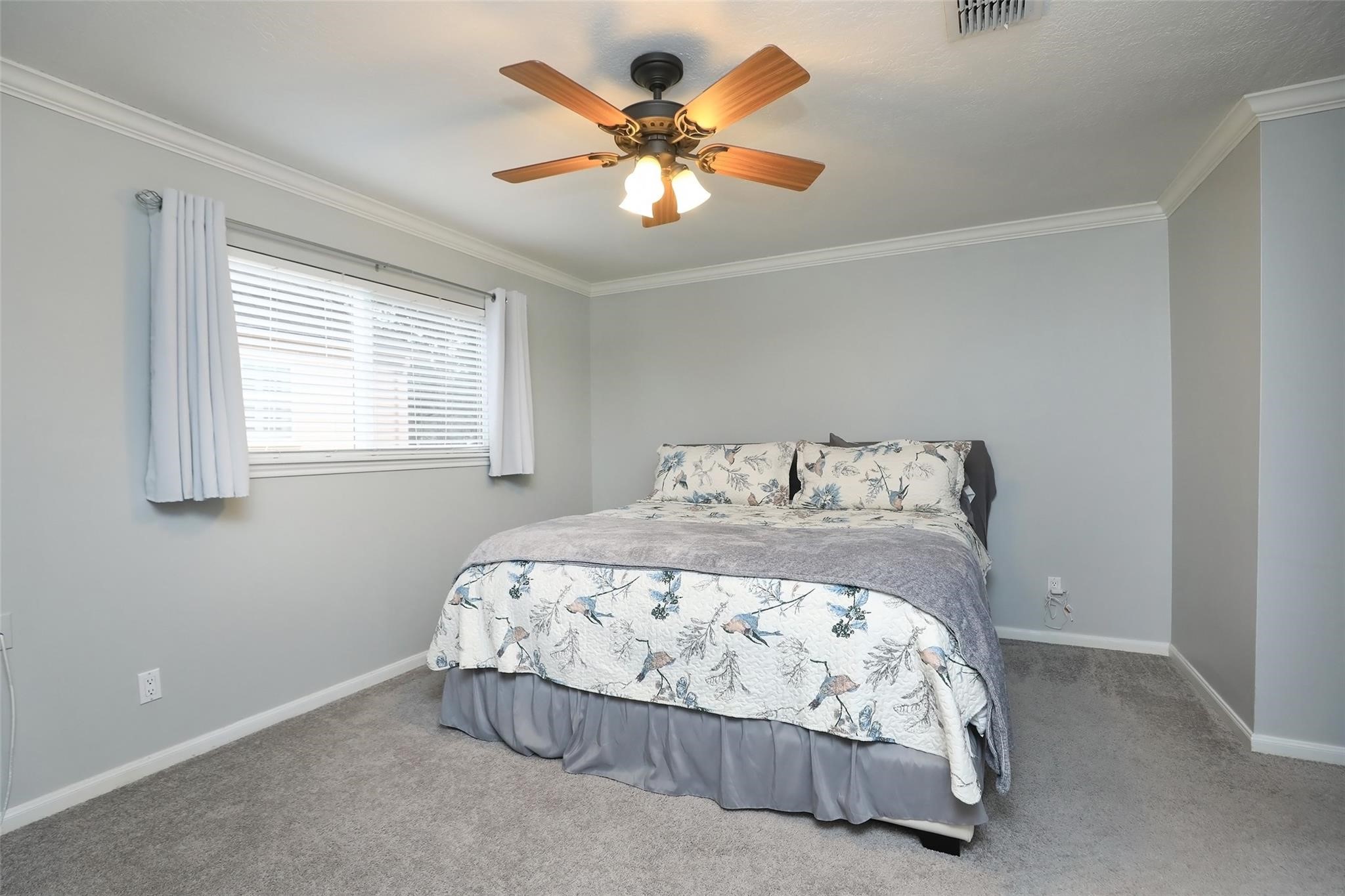 Upstairs Bedroom #5