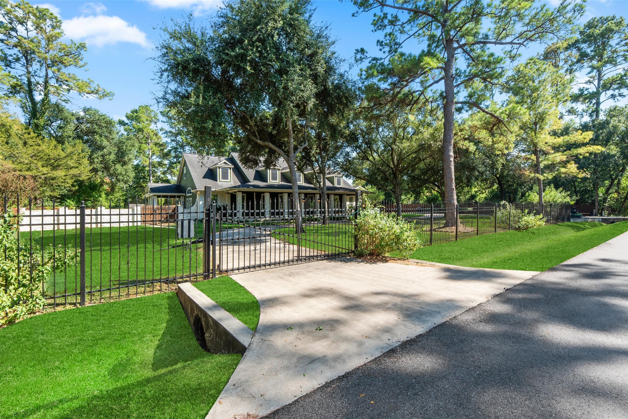 10 Rollingwood Drive, Houston, TX 77080