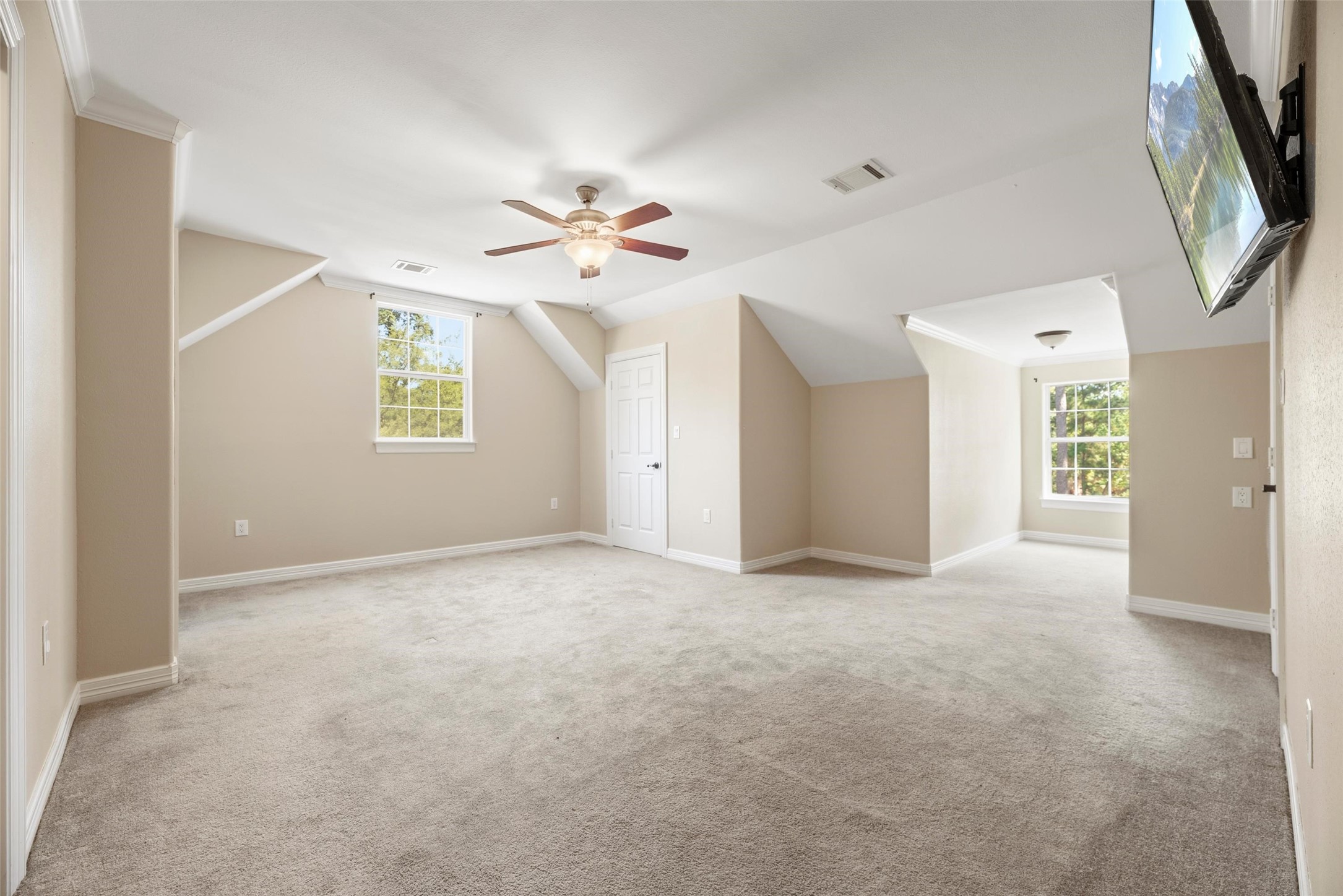 2 large bedrooms upstairs.