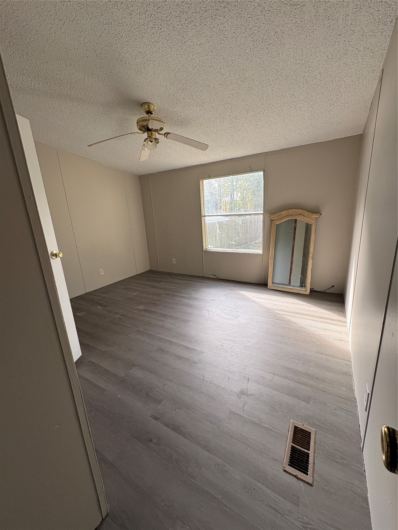 15197 Ridgepoint Circle, Willis, TX 77318 15197 Ridgepoint Circle, Willis, TX 77318