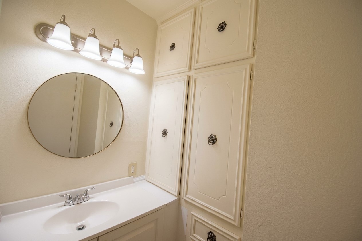 Full Bathroom Upstairs