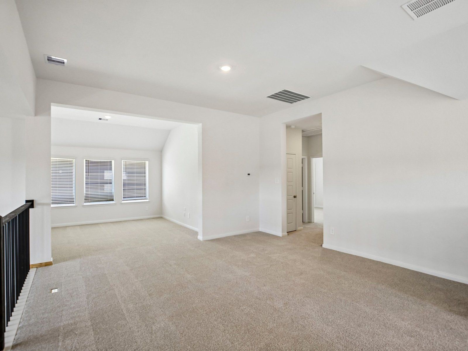 Photo is for illustrative purposes only and may not reflect the exact listing.