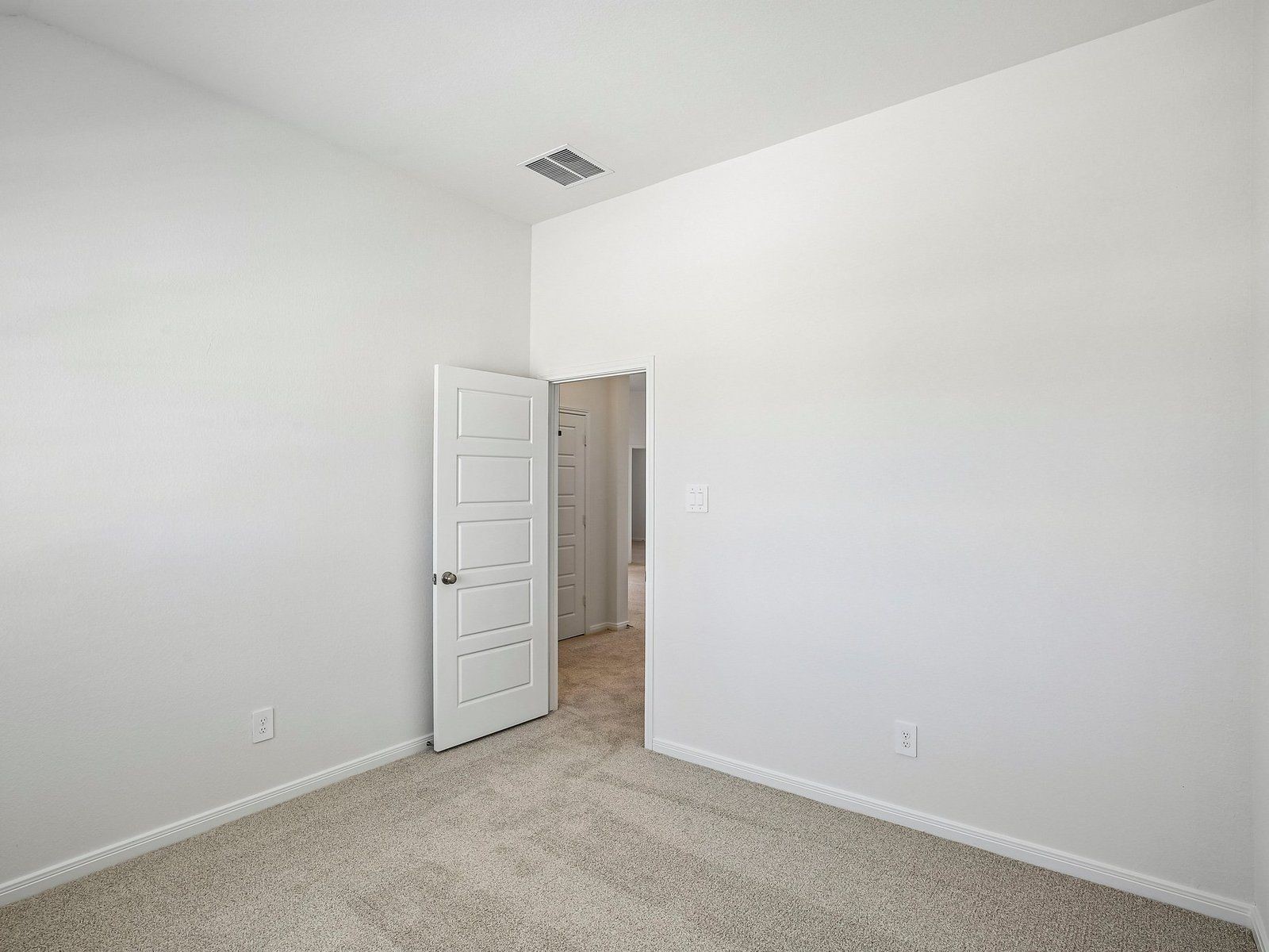 Photo is for illustrative purposes only and may not reflect the exact listing.
