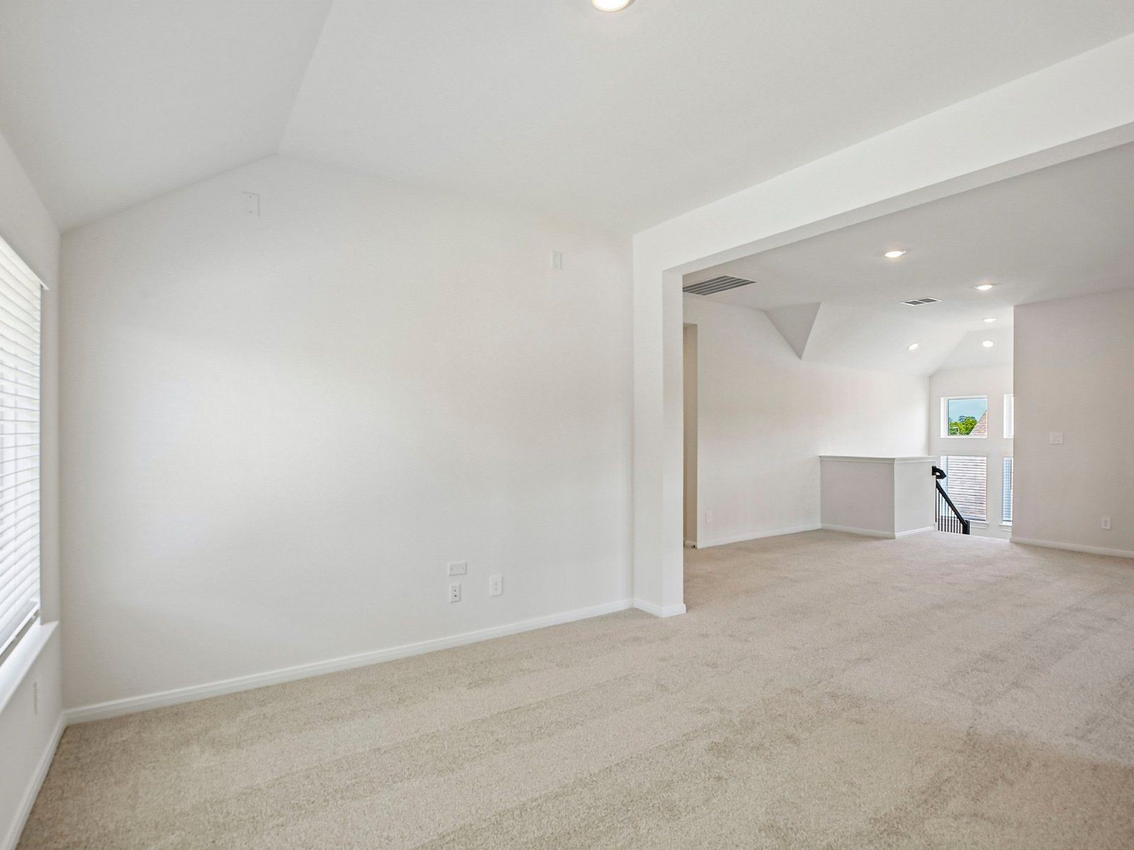 Photo is for illustrative purposes only and may not reflect the exact listing.