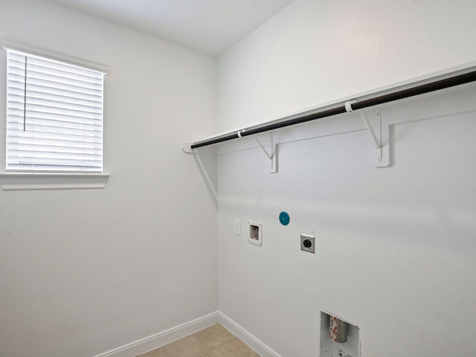 Photo is for illustrative purposes only and may not reflect the exact listing.