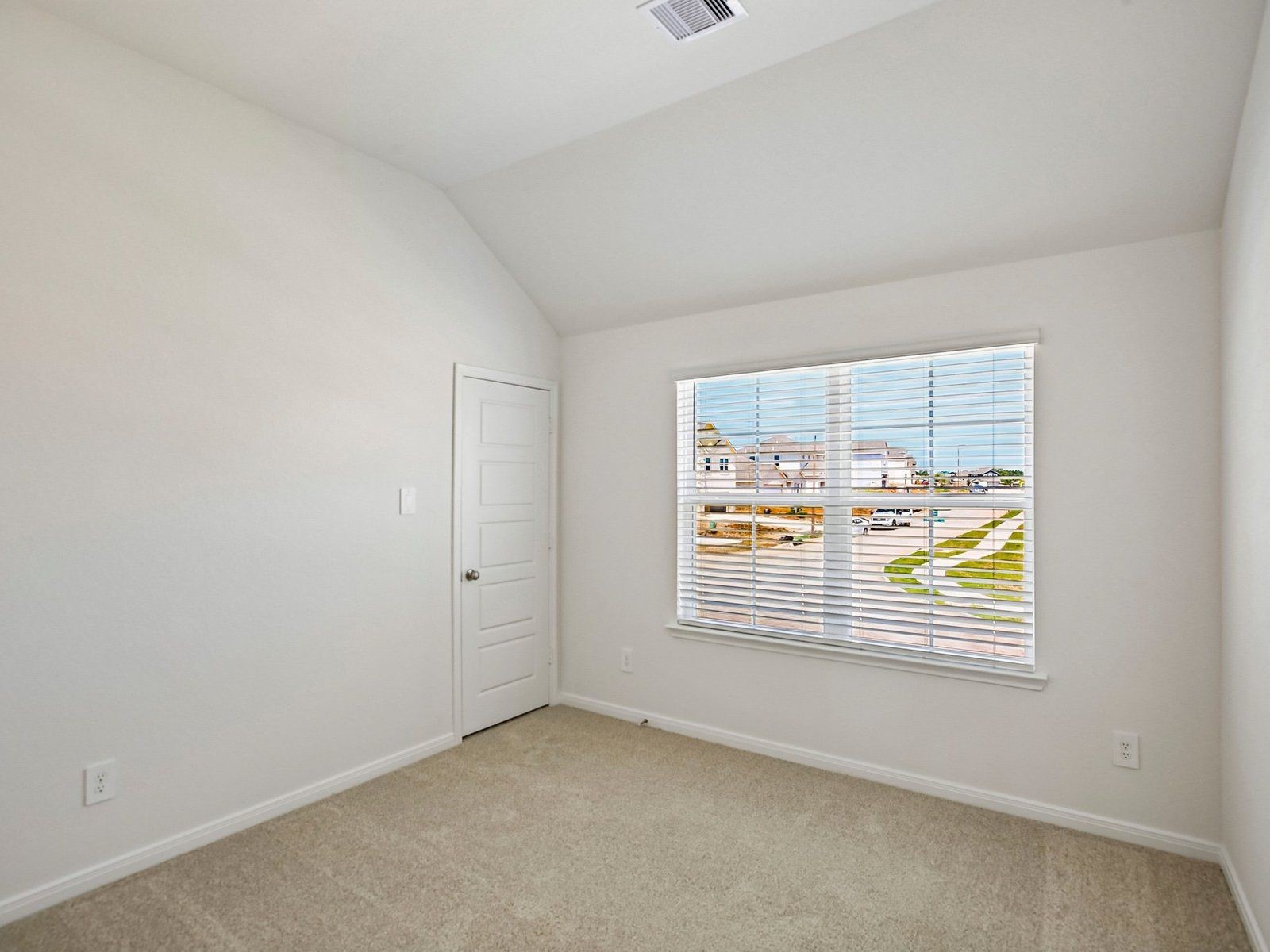 Photo is for illustrative purposes only and may not reflect the exact listing.