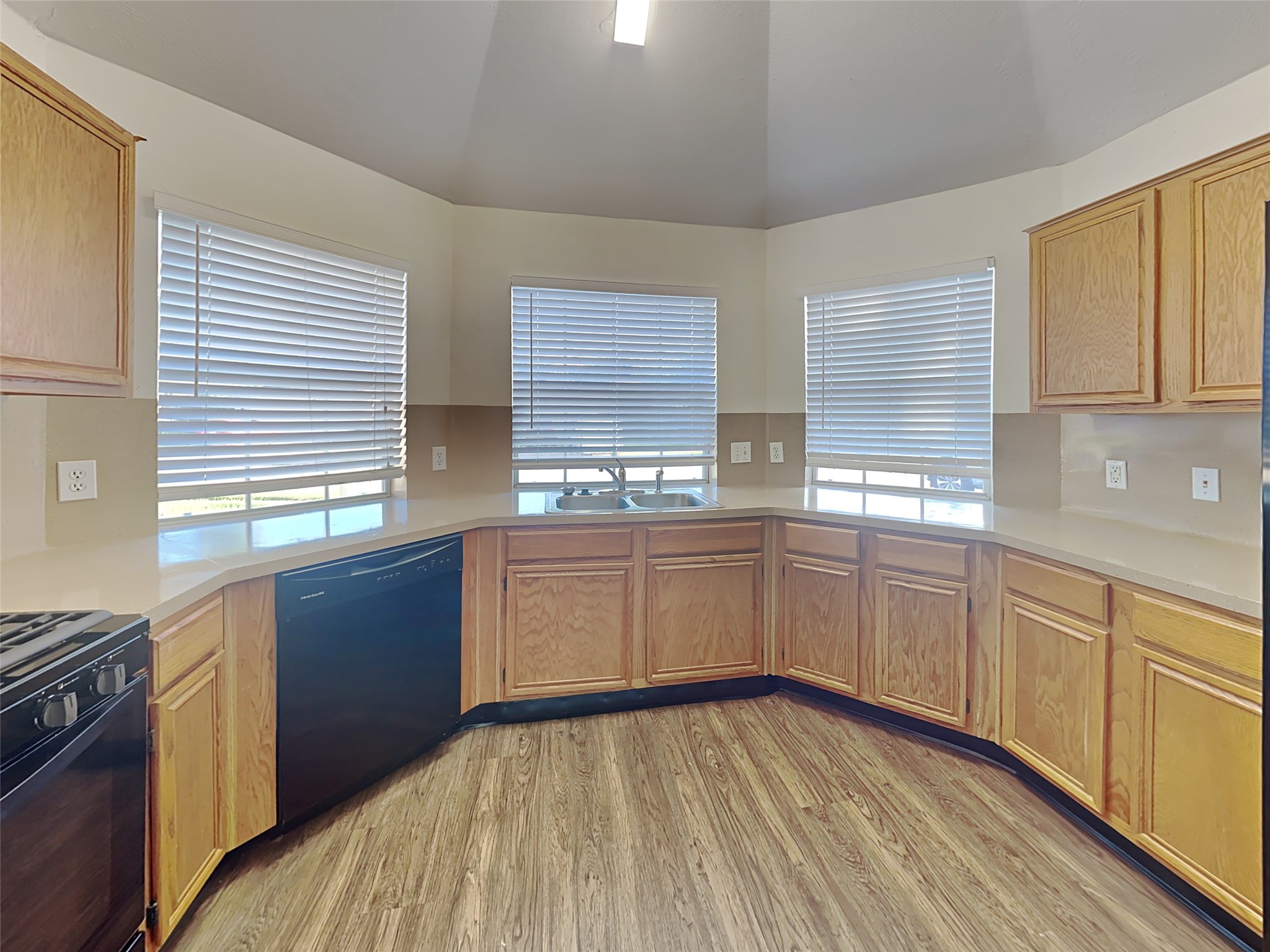 1103 Lochmoor Lane, Pearland, TX 77581