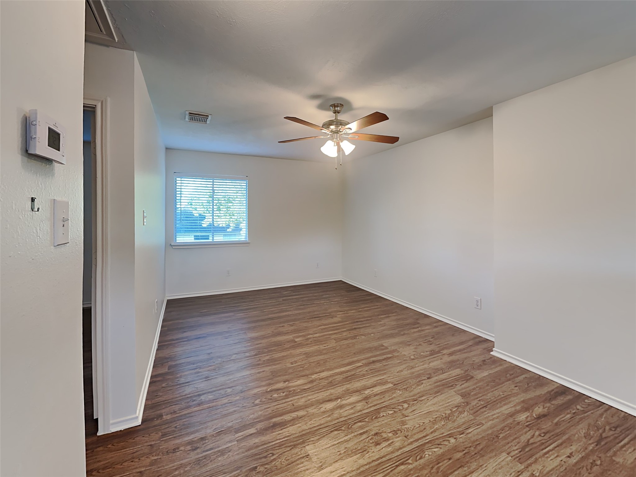 1103 Lochmoor Lane, Pearland, TX 77581