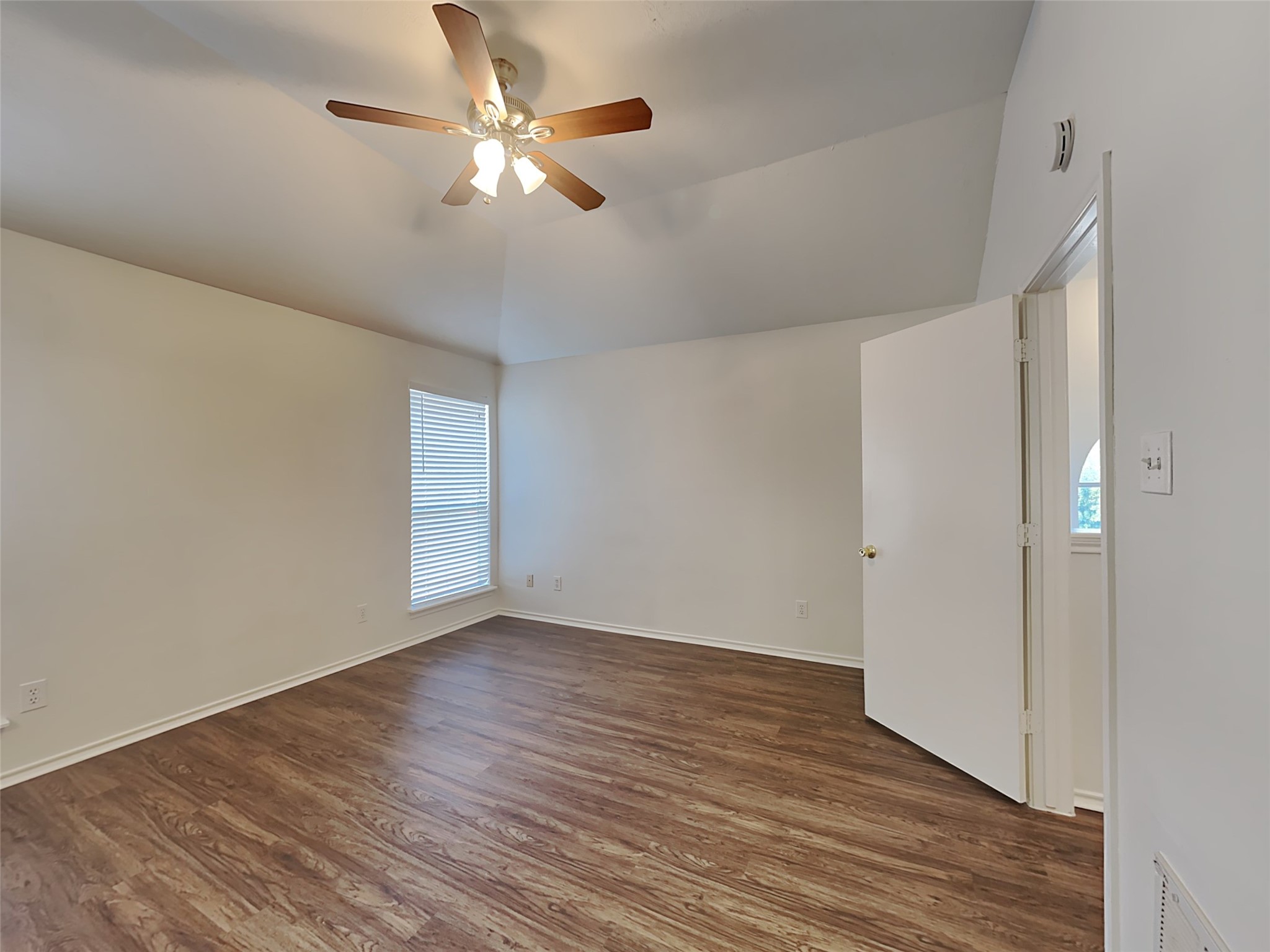 1103 Lochmoor Lane, Pearland, TX 77581