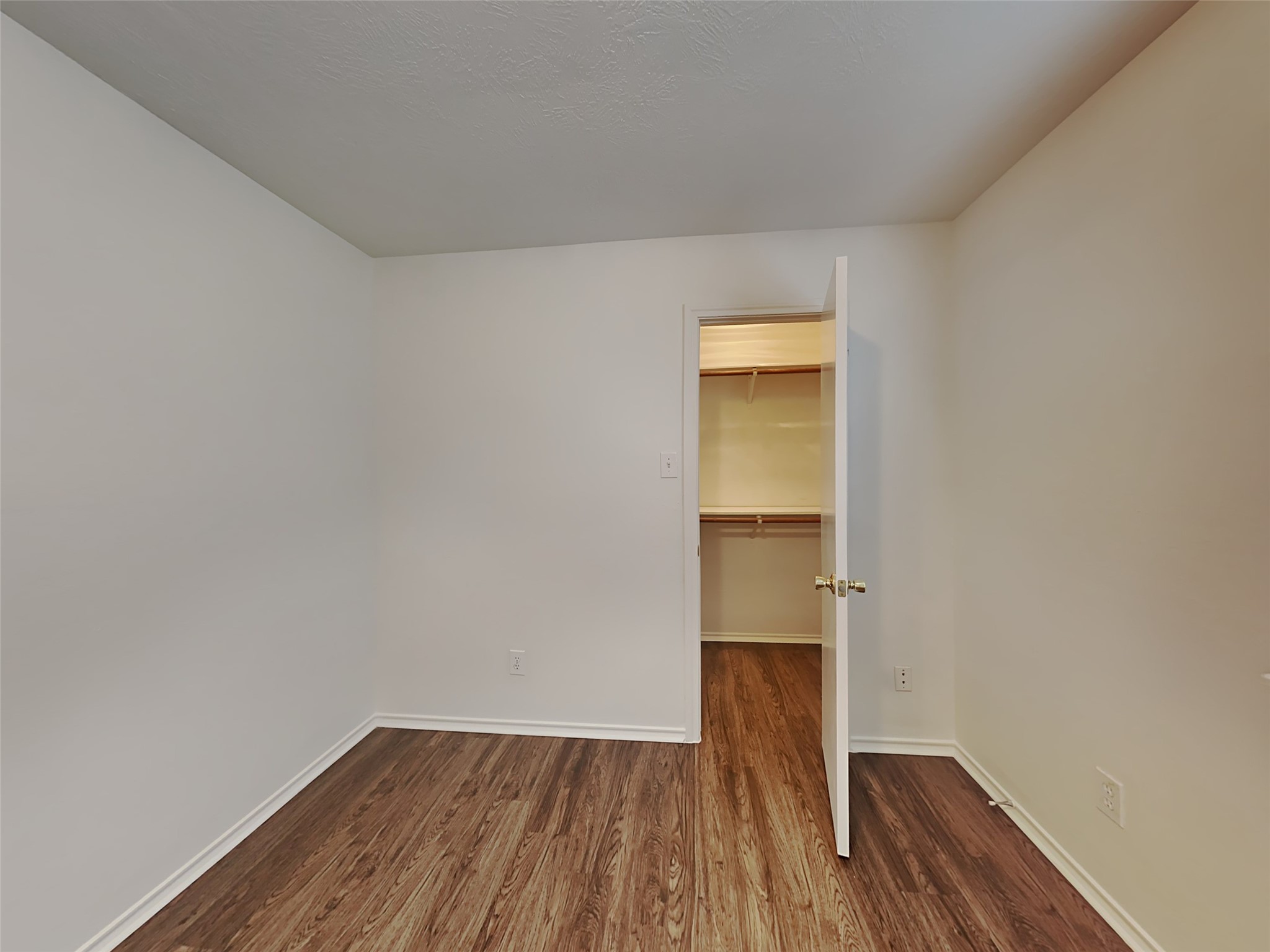 1103 Lochmoor Lane, Pearland, TX 77581