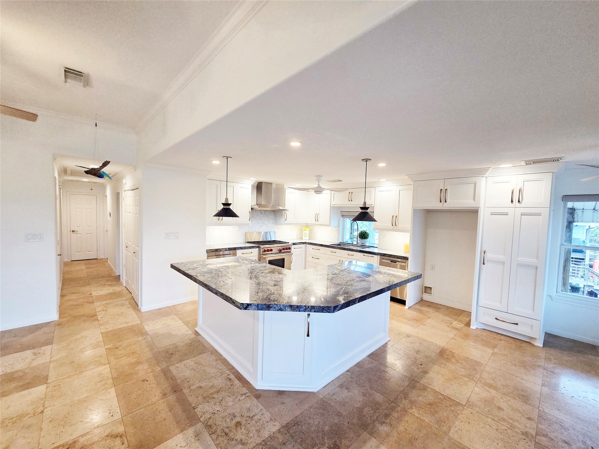 837 Marlin Street, Bayou Vista, TX 77563