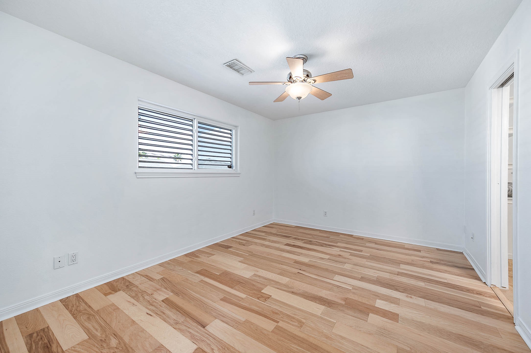 837 Marlin Street, Bayou Vista, TX 77563