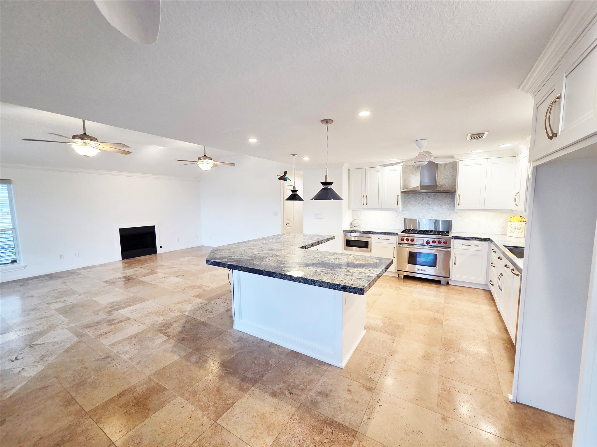 837 Marlin Street, Bayou Vista, TX 77563