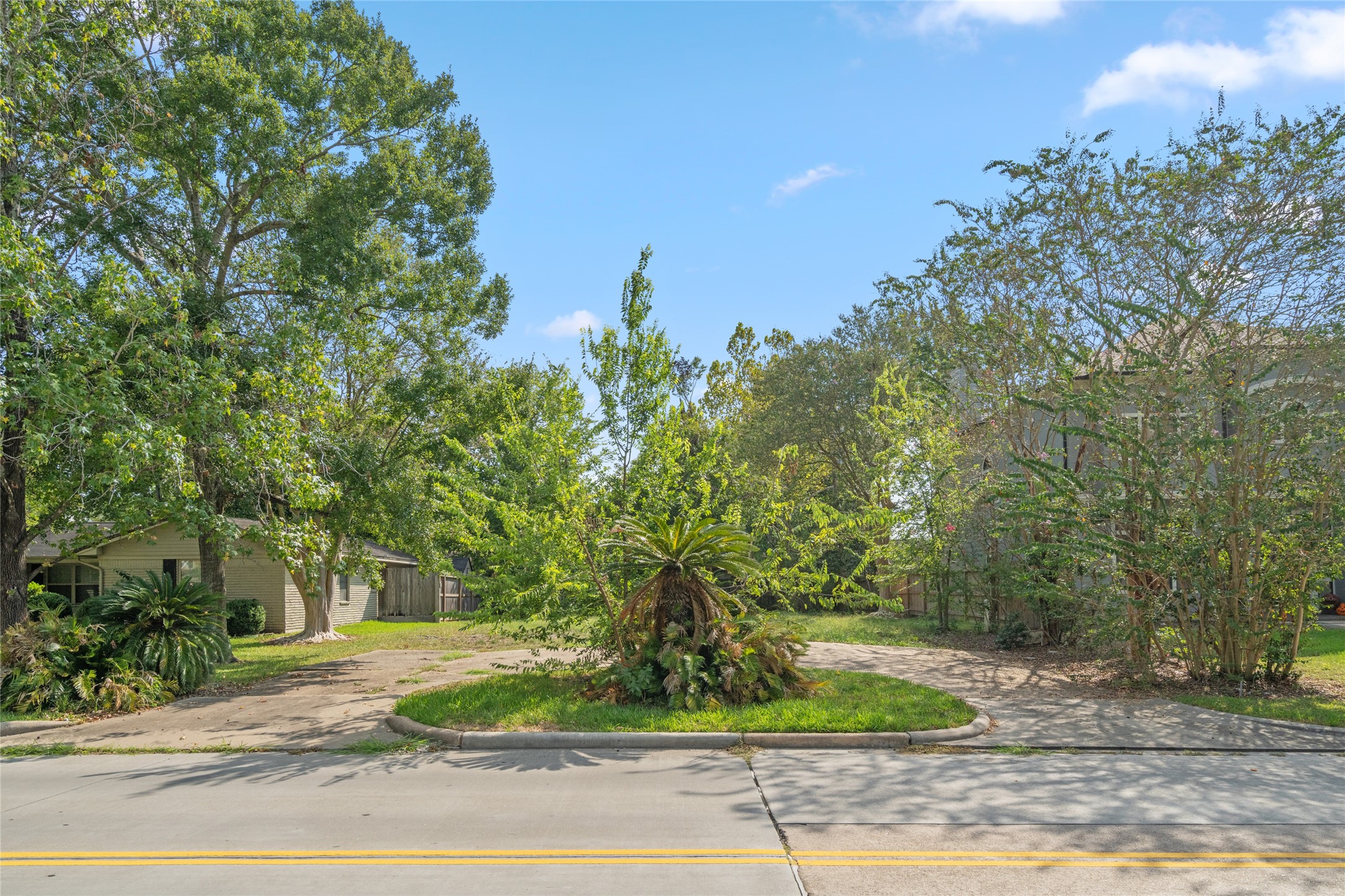 5517 Newcastle Street, Bellaire, TX 77401 5517 Newcastle Street, Bellaire, TX 77401