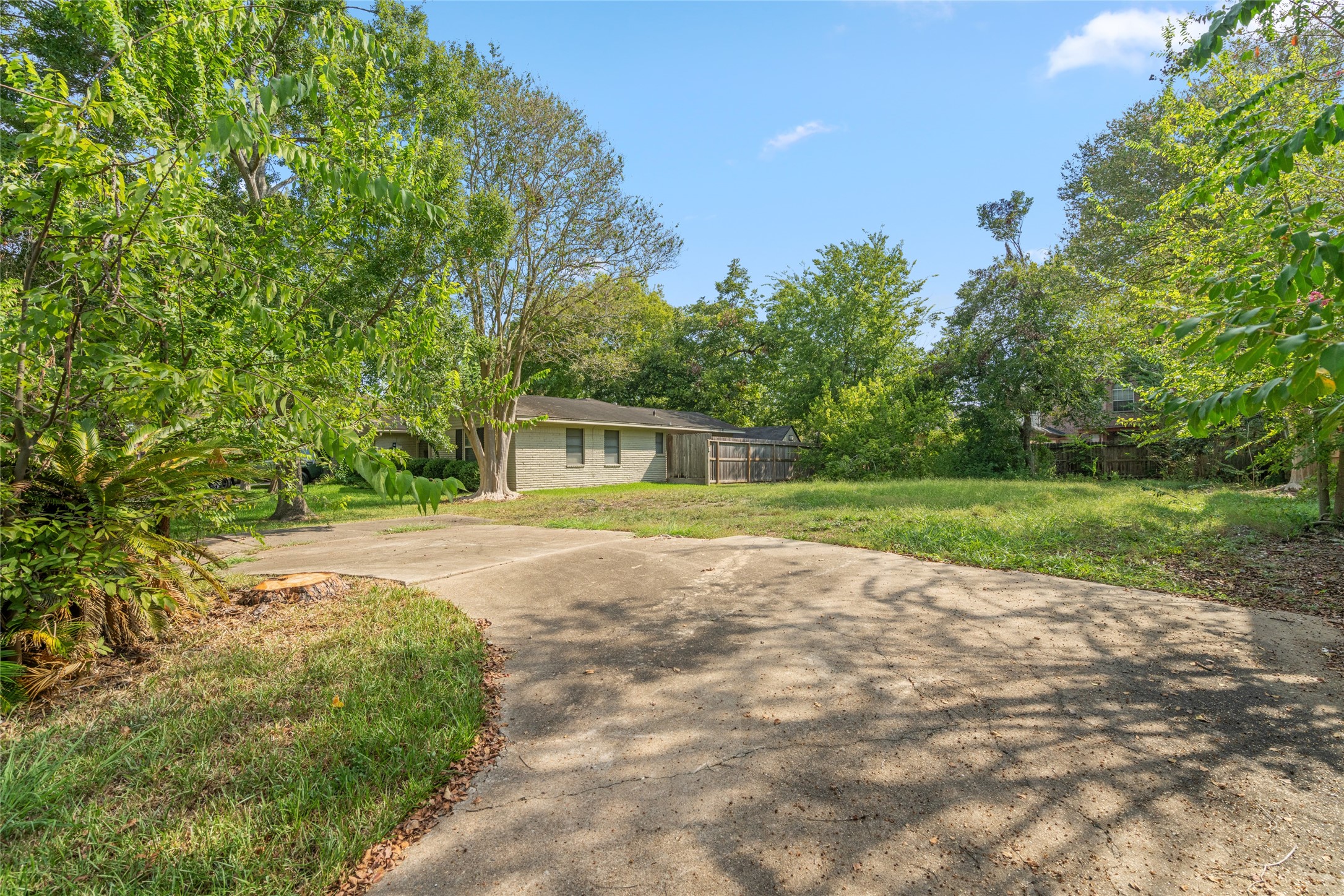 5517 Newcastle Street, Bellaire, TX 77401