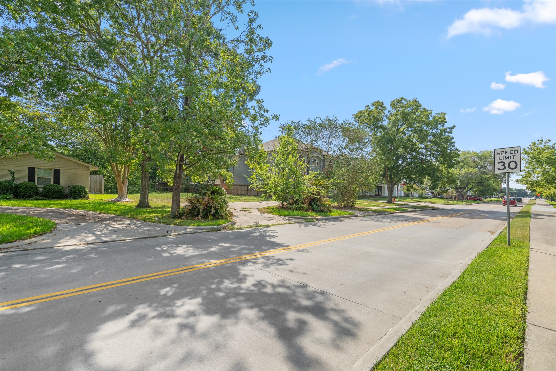 5517 Newcastle Street, Bellaire, TX 77401 5517 Newcastle Street, Bellaire, TX 77401