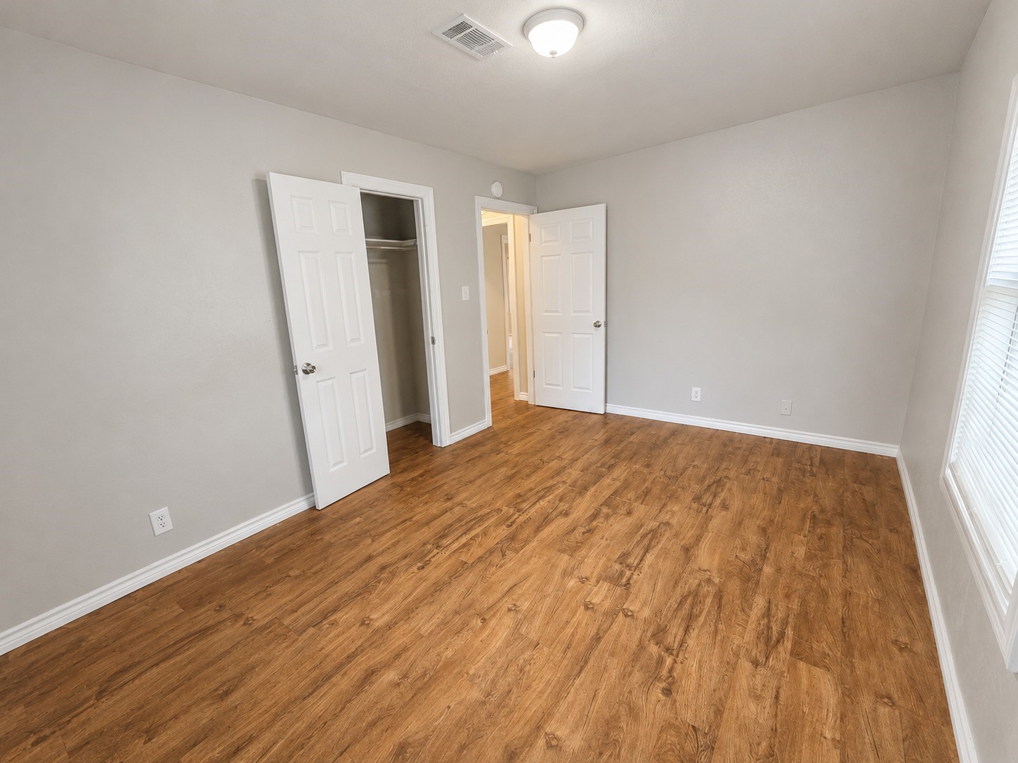 1521 4th Avenue N, Texas City, TX 77590