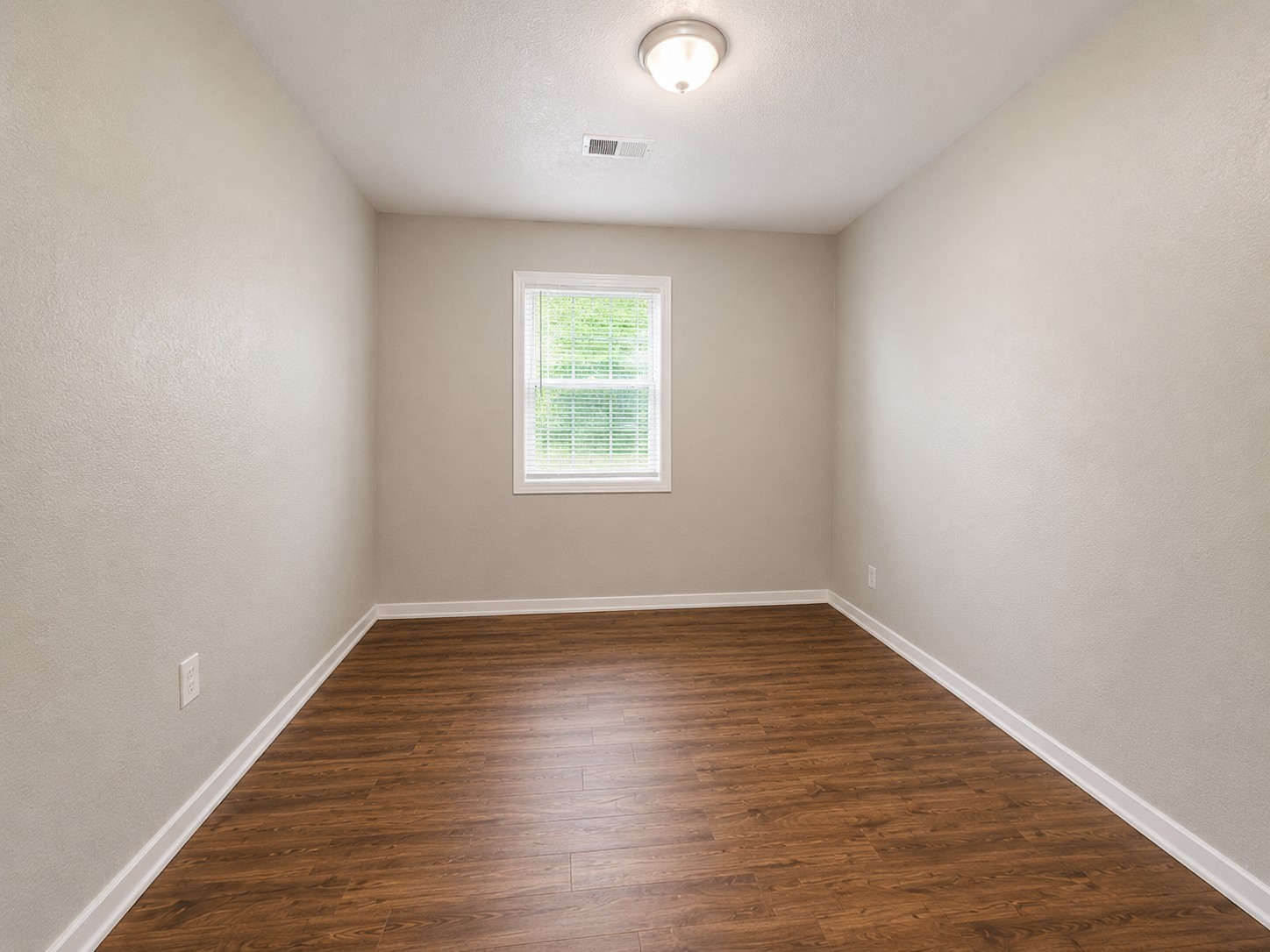1521 4th Avenue N, Texas City, TX 77590
