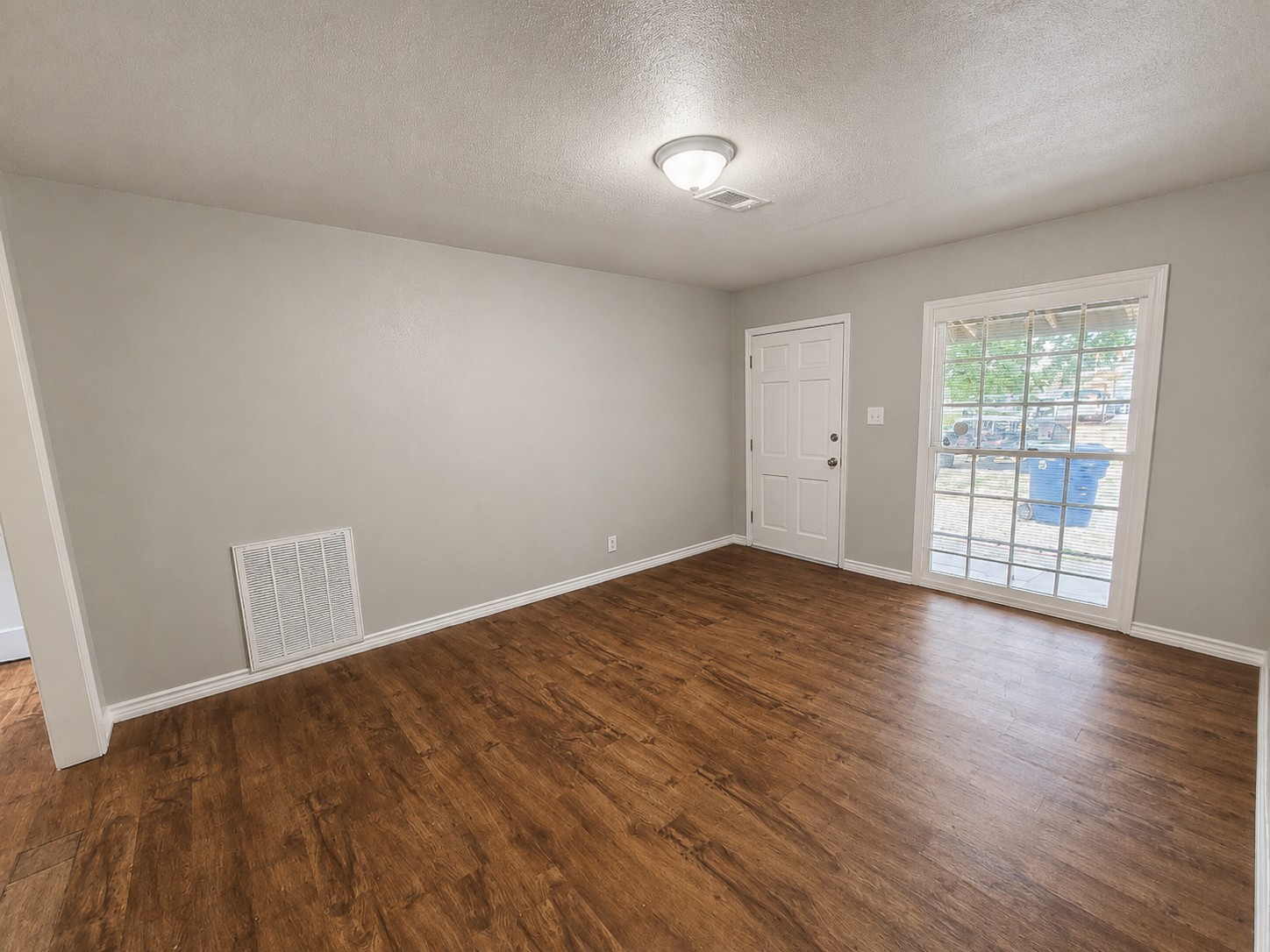 1521 4th Avenue N, Texas City, TX 77590