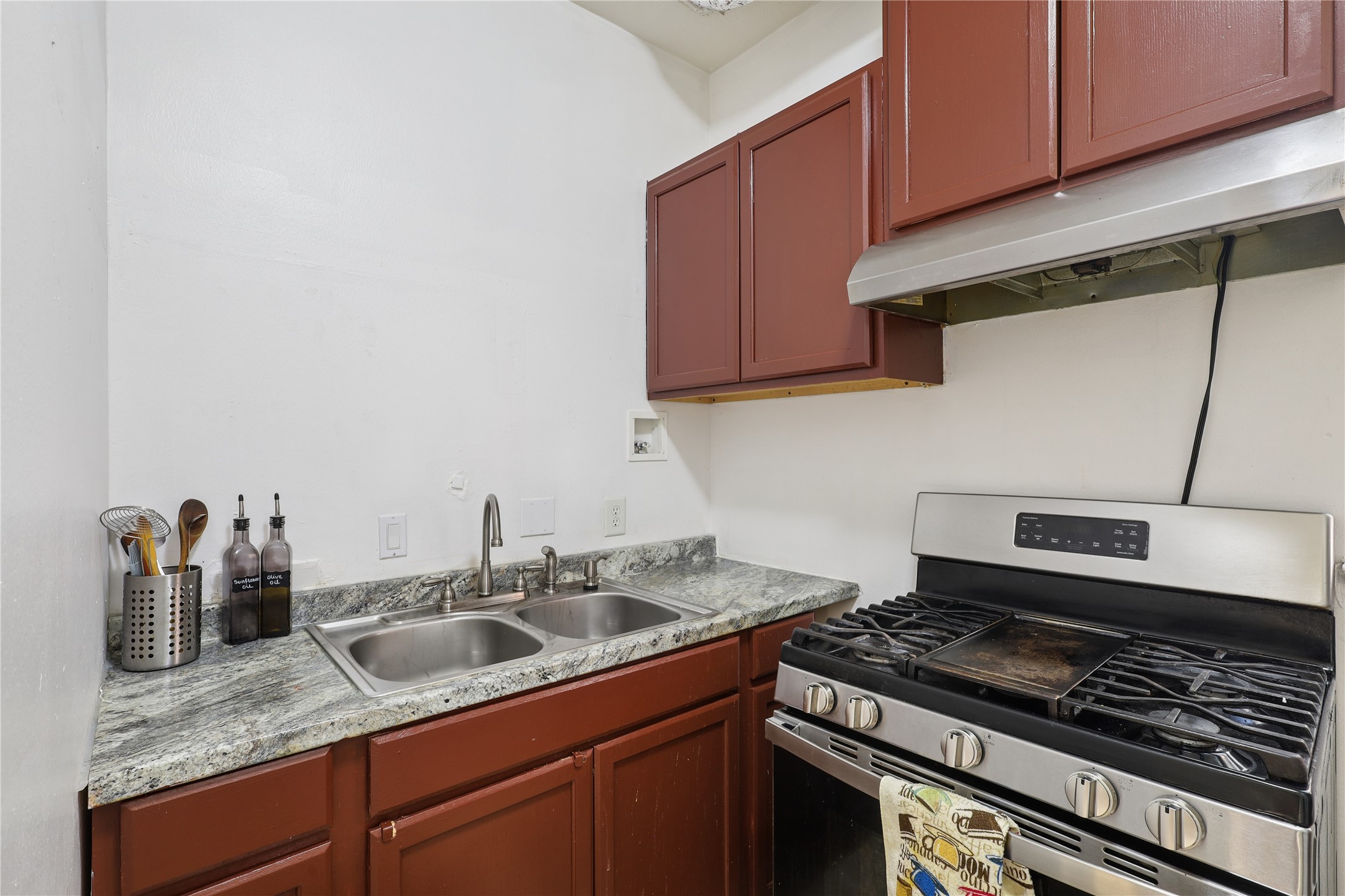 2614 Sunset Lake Drive, Sugar Land, TX 77478