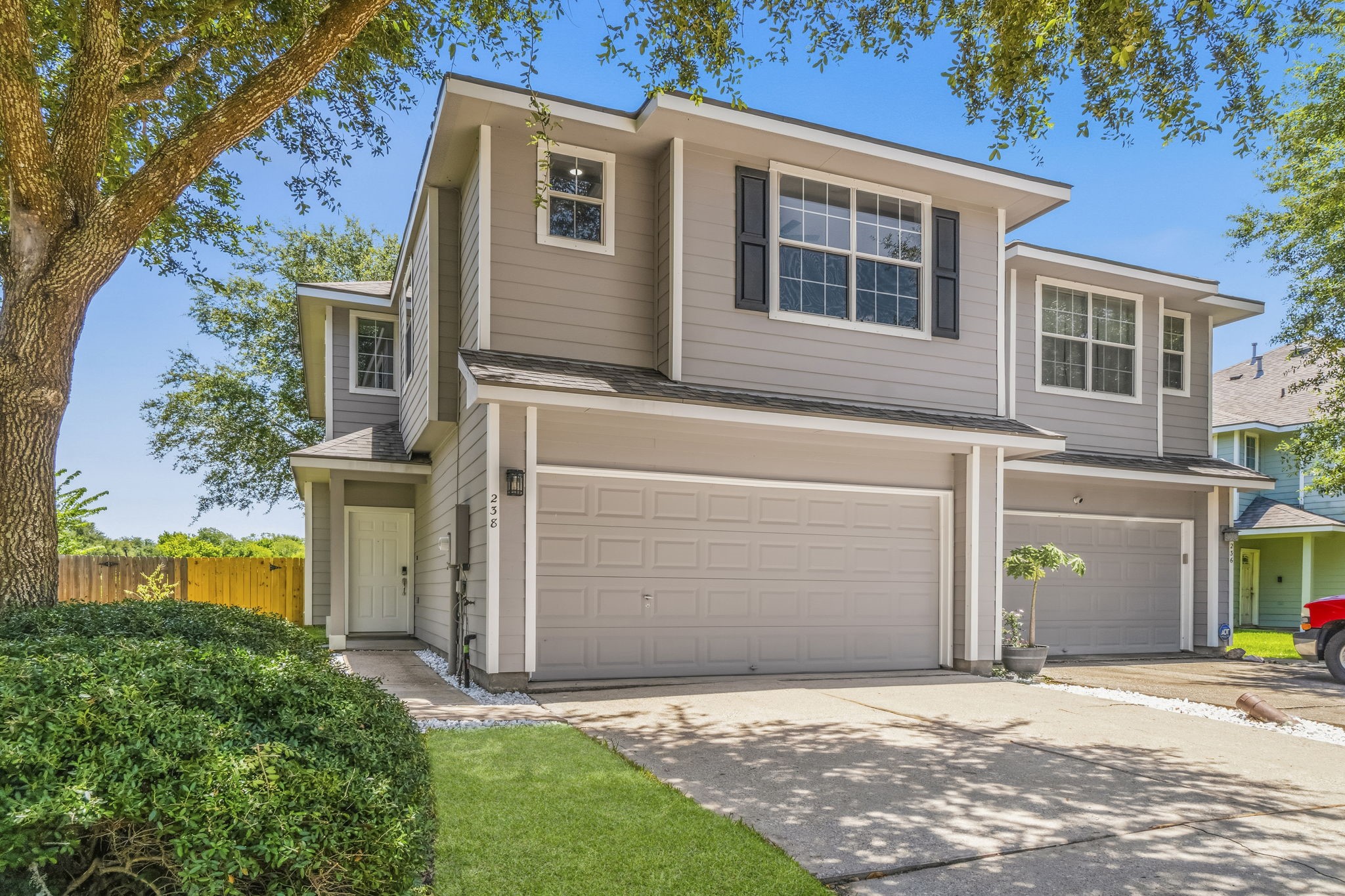 Located in the desirable Retreat at Bay Colony Community Located in the desirable Retreat at Bay Colony Community