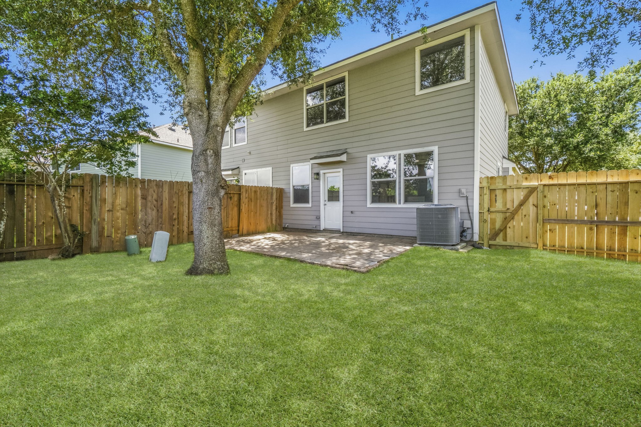 Newer A/C unit & Fence
*Virtual grass
