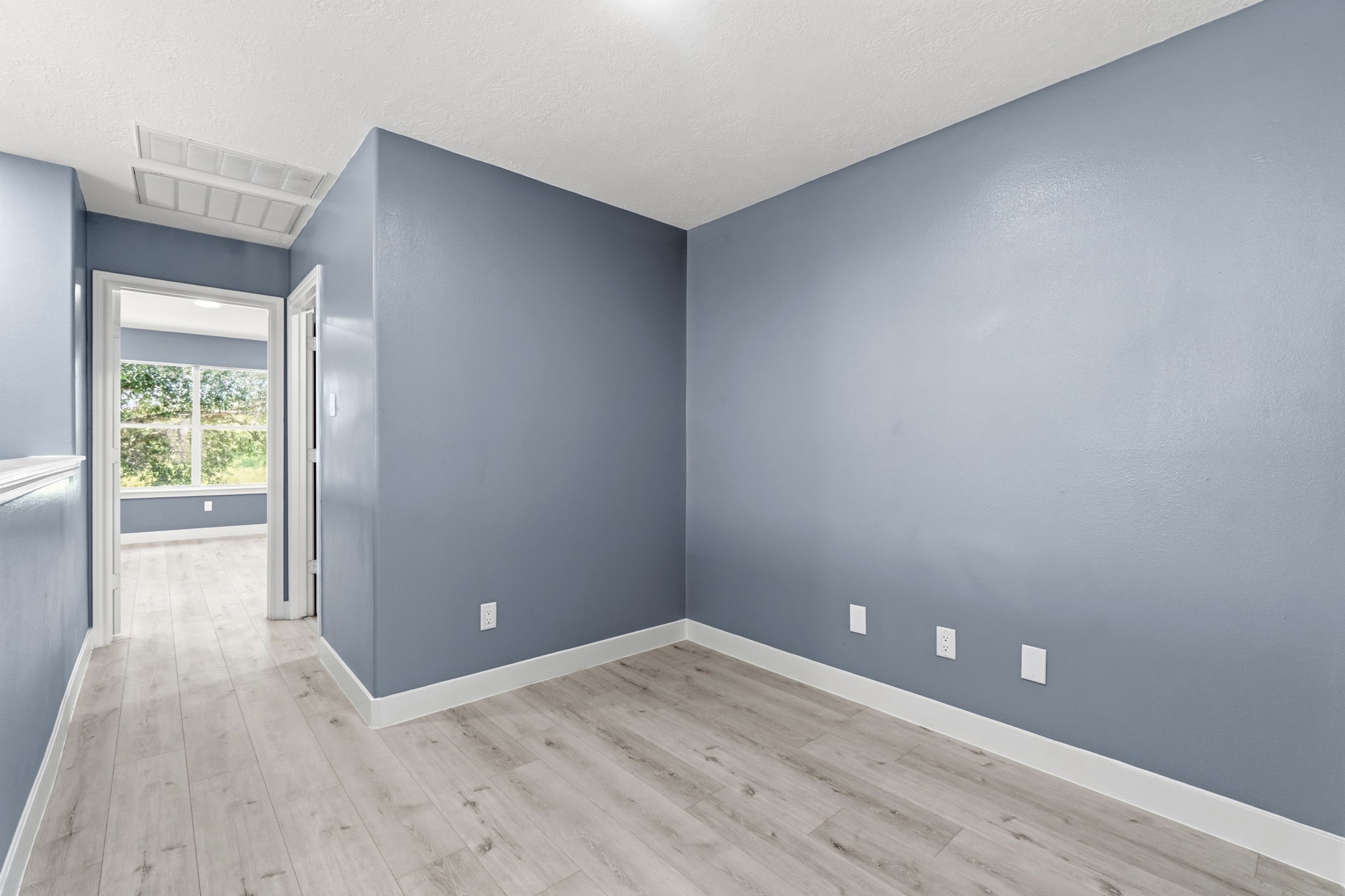 Open Flex area can be study room, second living room, gameroom, hobby room. Possibilities are endless