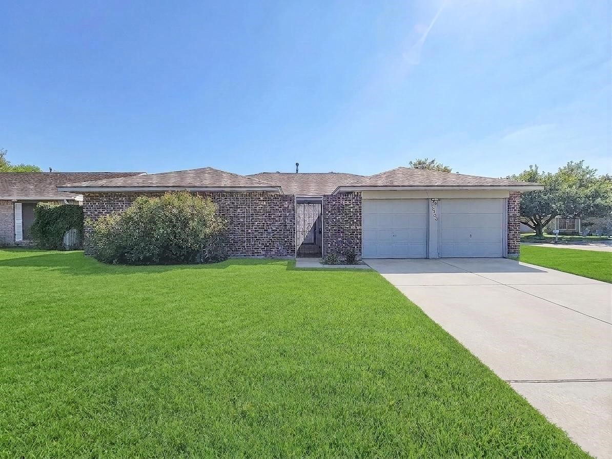 10102 Park Lane, La Porte, TX 77571