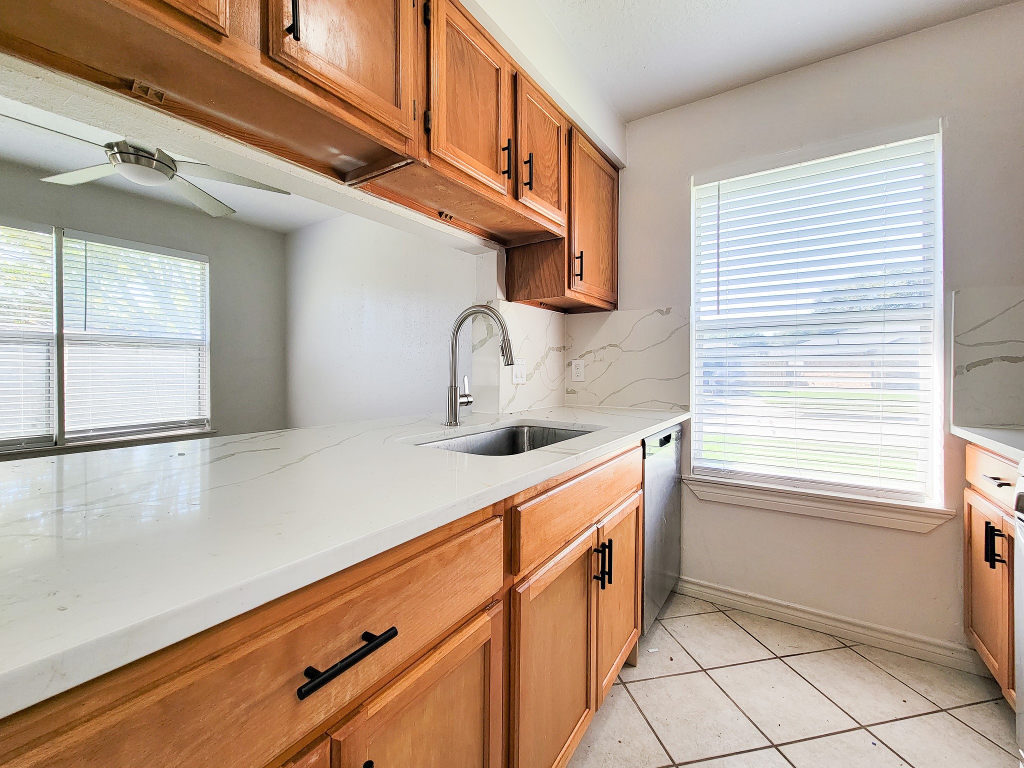10102 Park Lane, La Porte, TX 77571