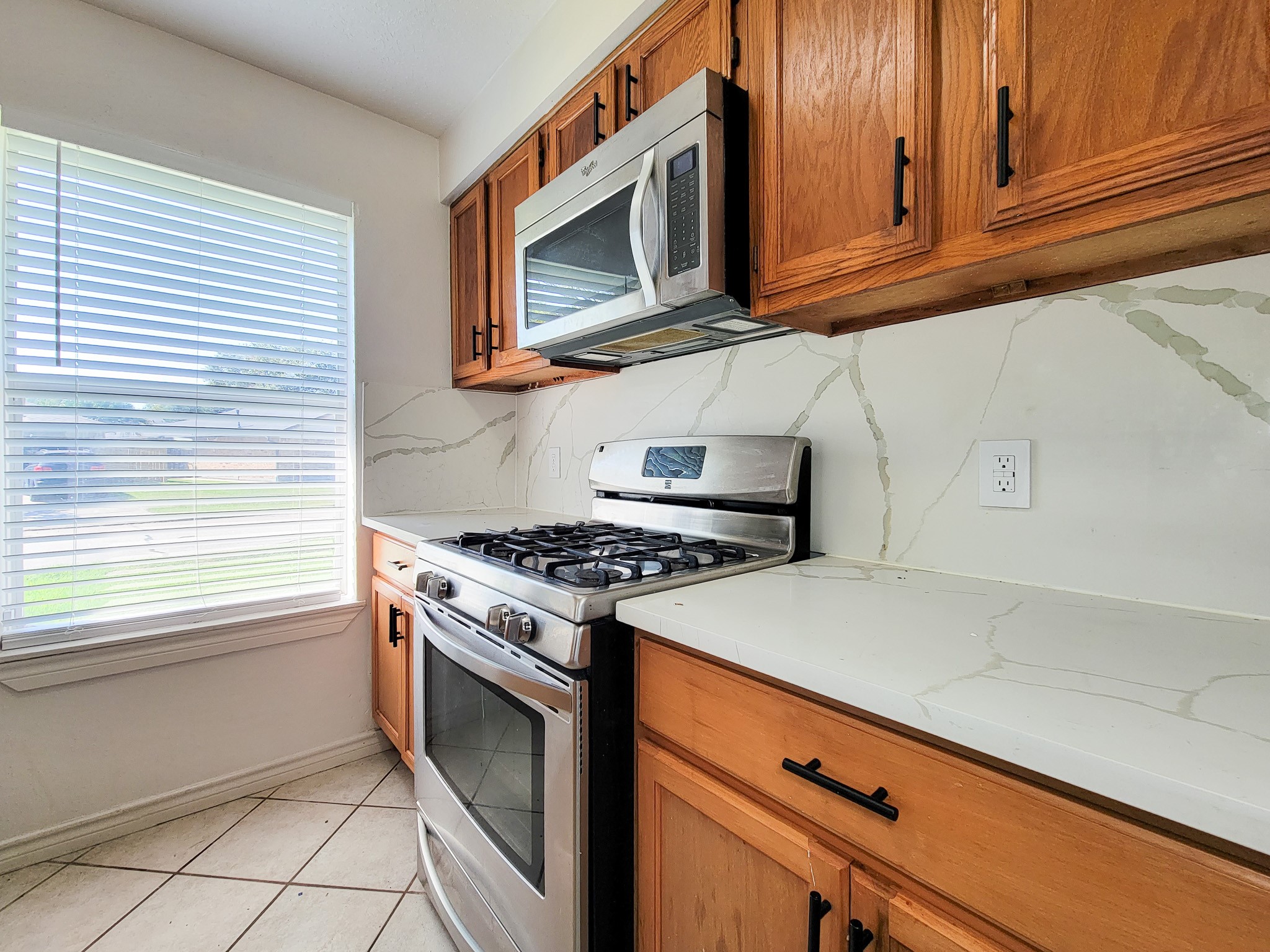 10102 Park Lane, La Porte, TX 77571