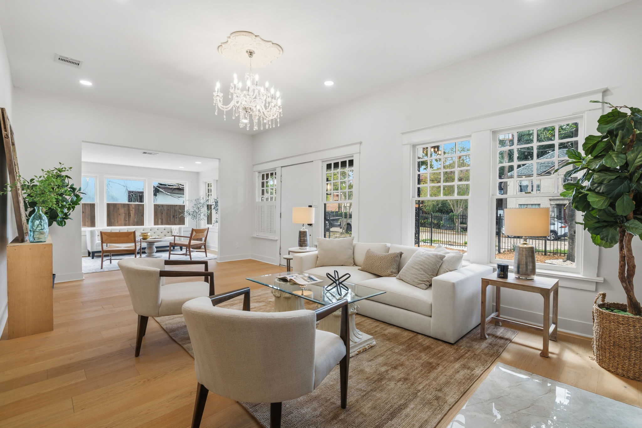 516 W Main Street, Houston, TX 77006 516 W Main Street, Houston, TX 77006
