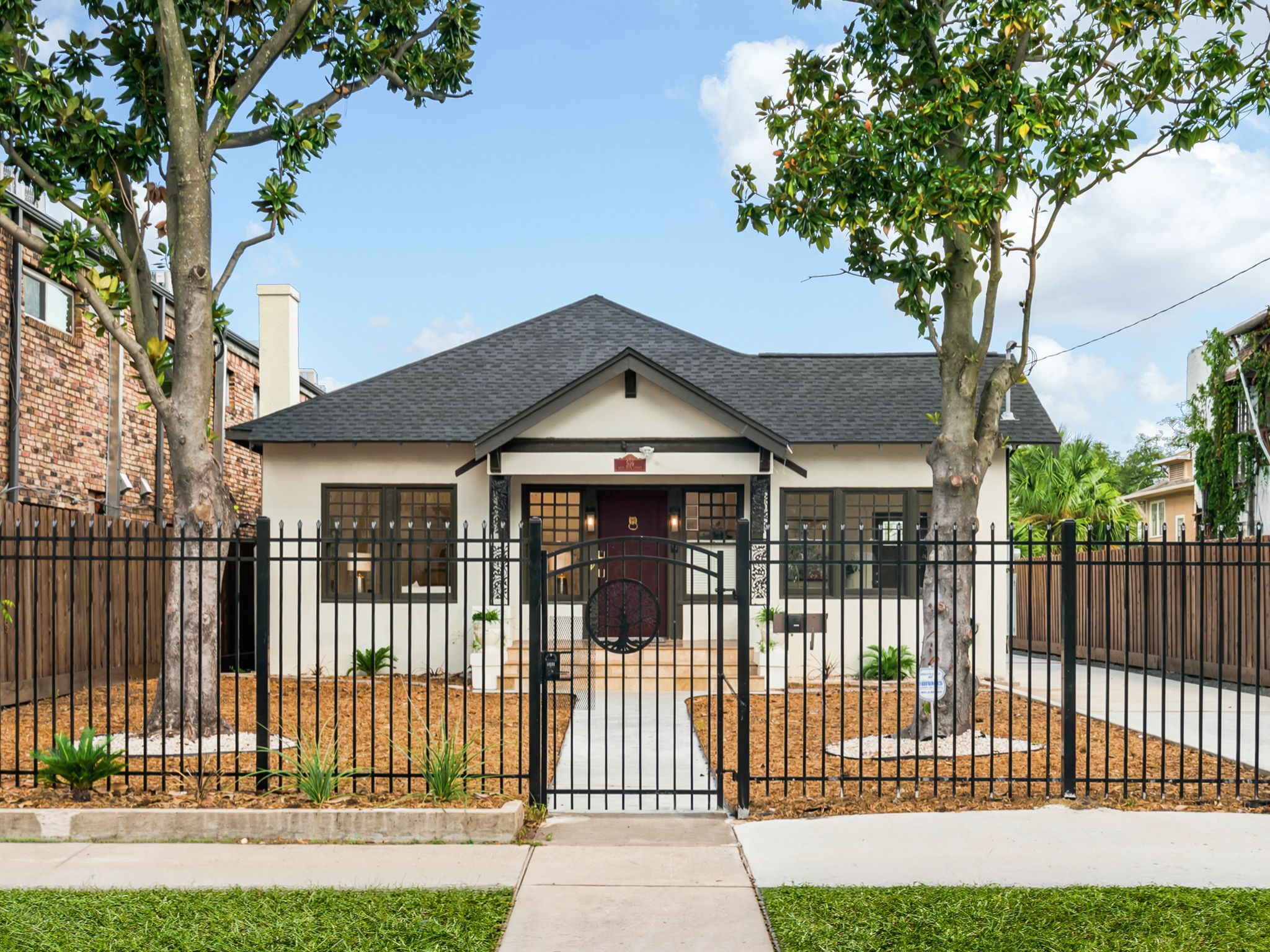 516 W Main Street, Houston, TX 77006 516 W Main Street, Houston, TX 77006