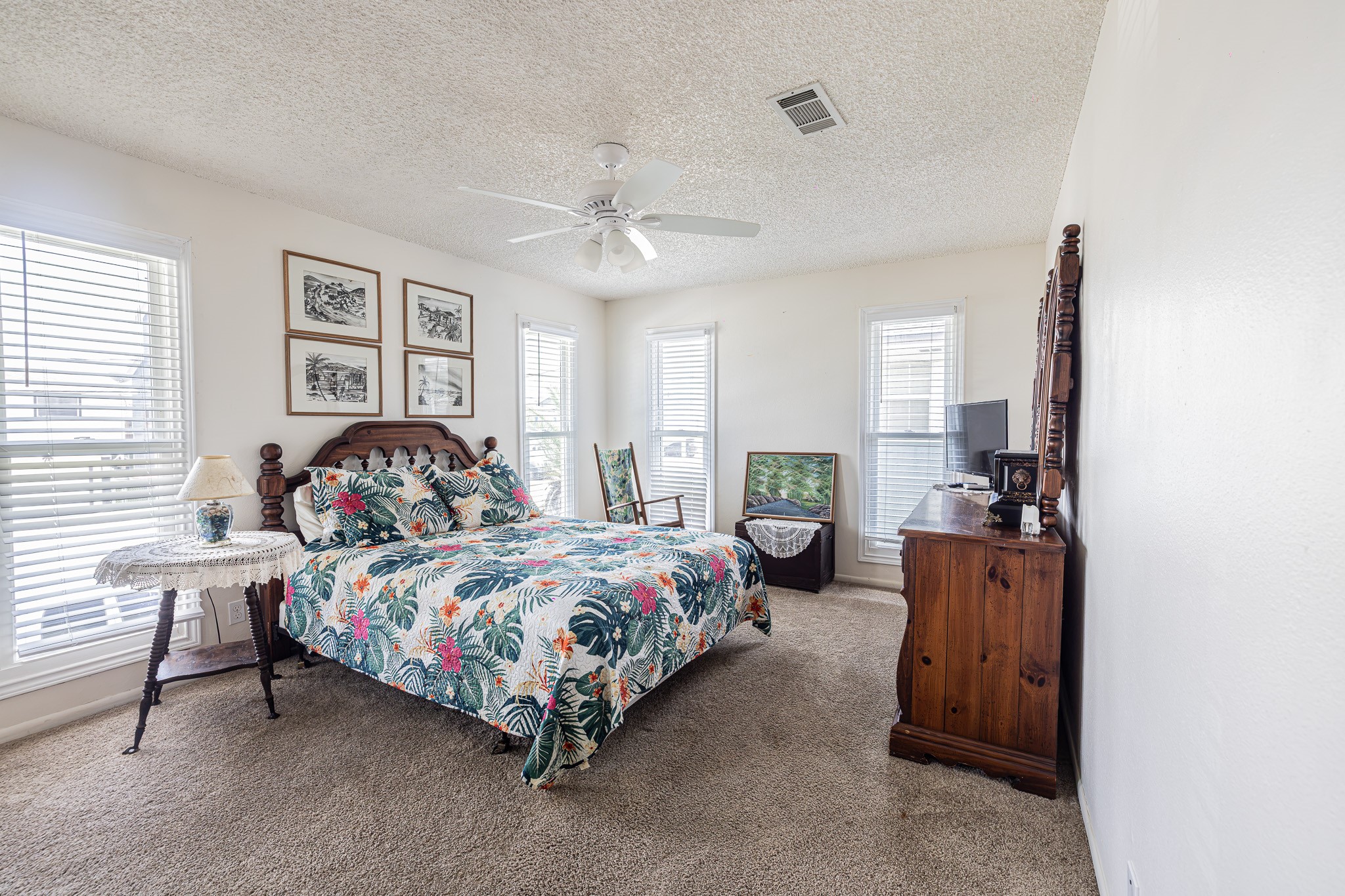 321 Ling Street, Hitchcock, TX 77563