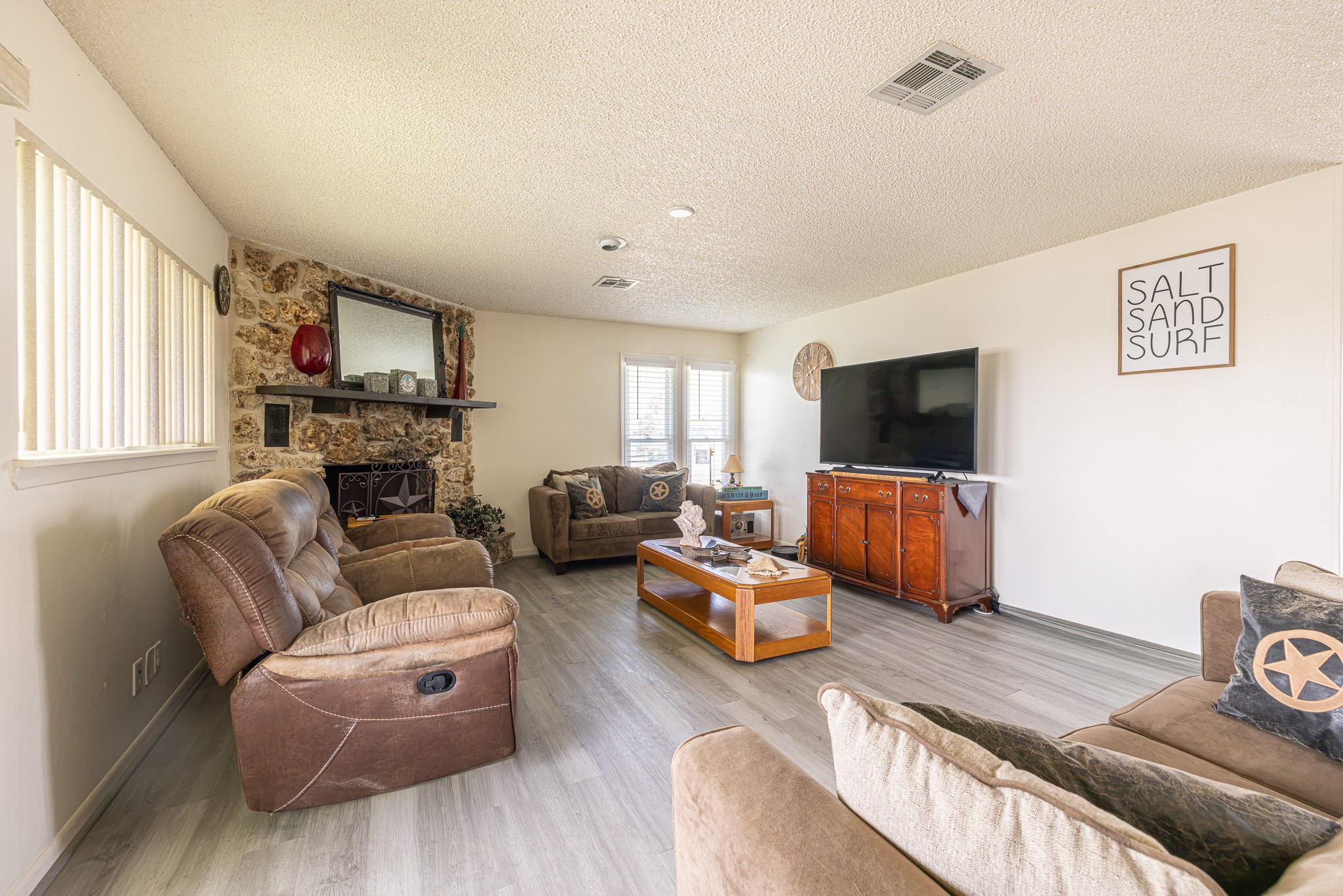 321 Ling Street, Hitchcock, TX 77563
