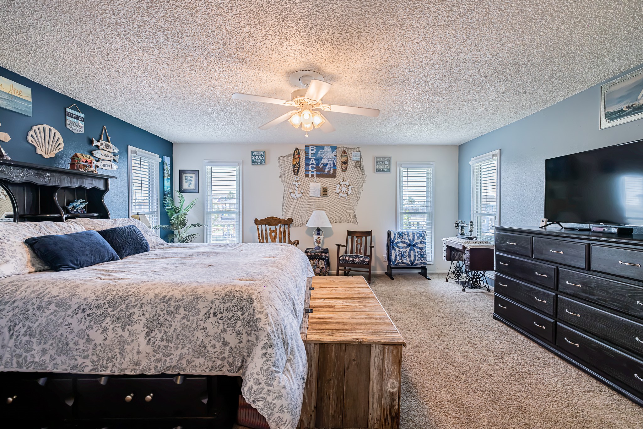 321 Ling Street, Hitchcock, TX 77563