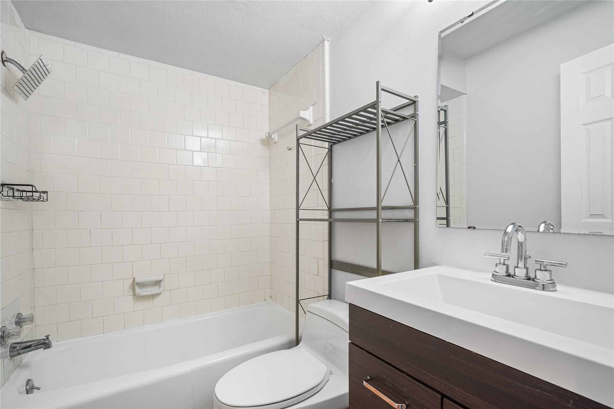View of the second bathroom.