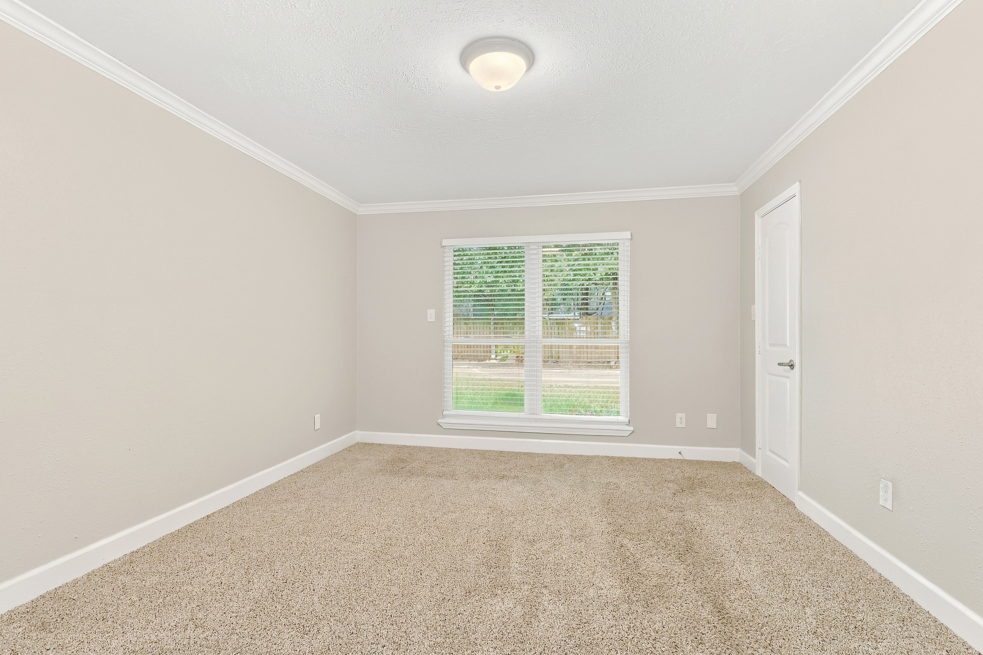 672 Ravensworth Drive, Conroe, TX 77302