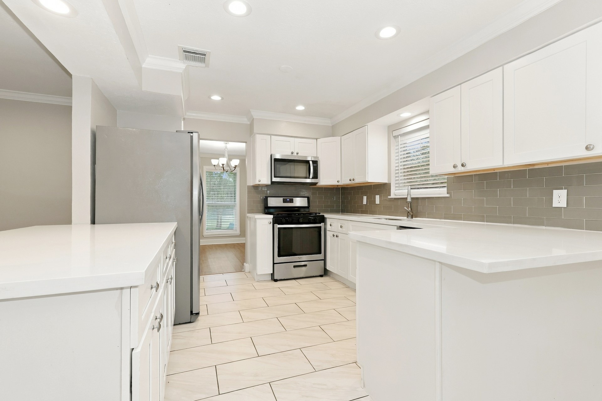 672 Ravensworth Drive, Conroe, TX 77302