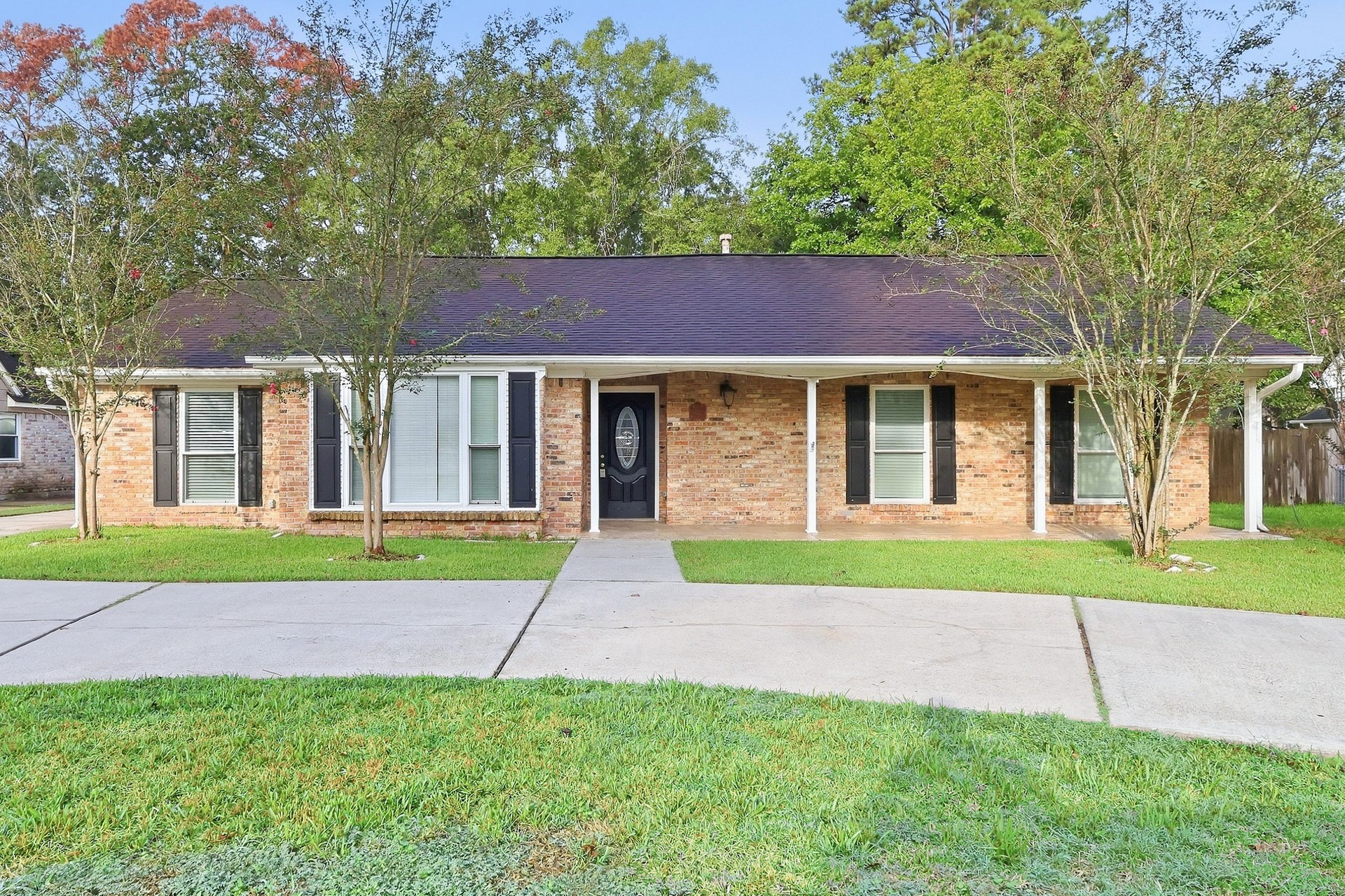 672 Ravensworth Drive, Conroe, TX 77302