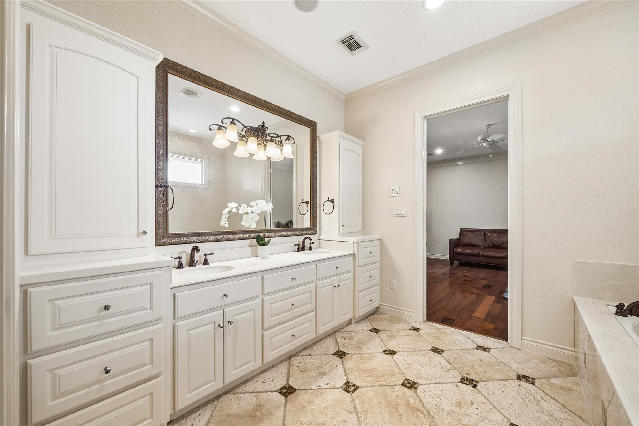 2103 Airline Drive, Friendswood, TX 77546