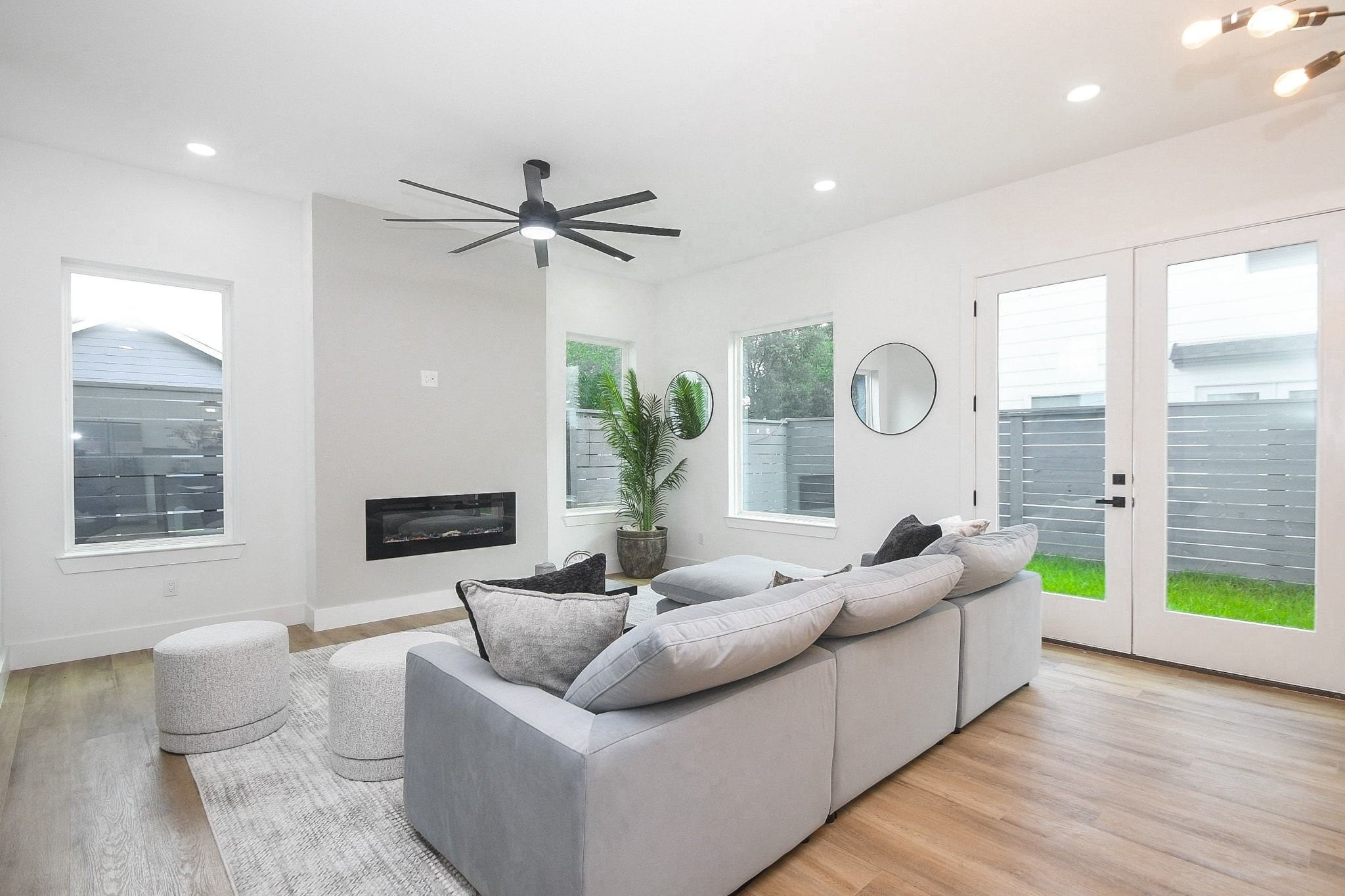 6541 Sealey Street, Houston, TX 77091