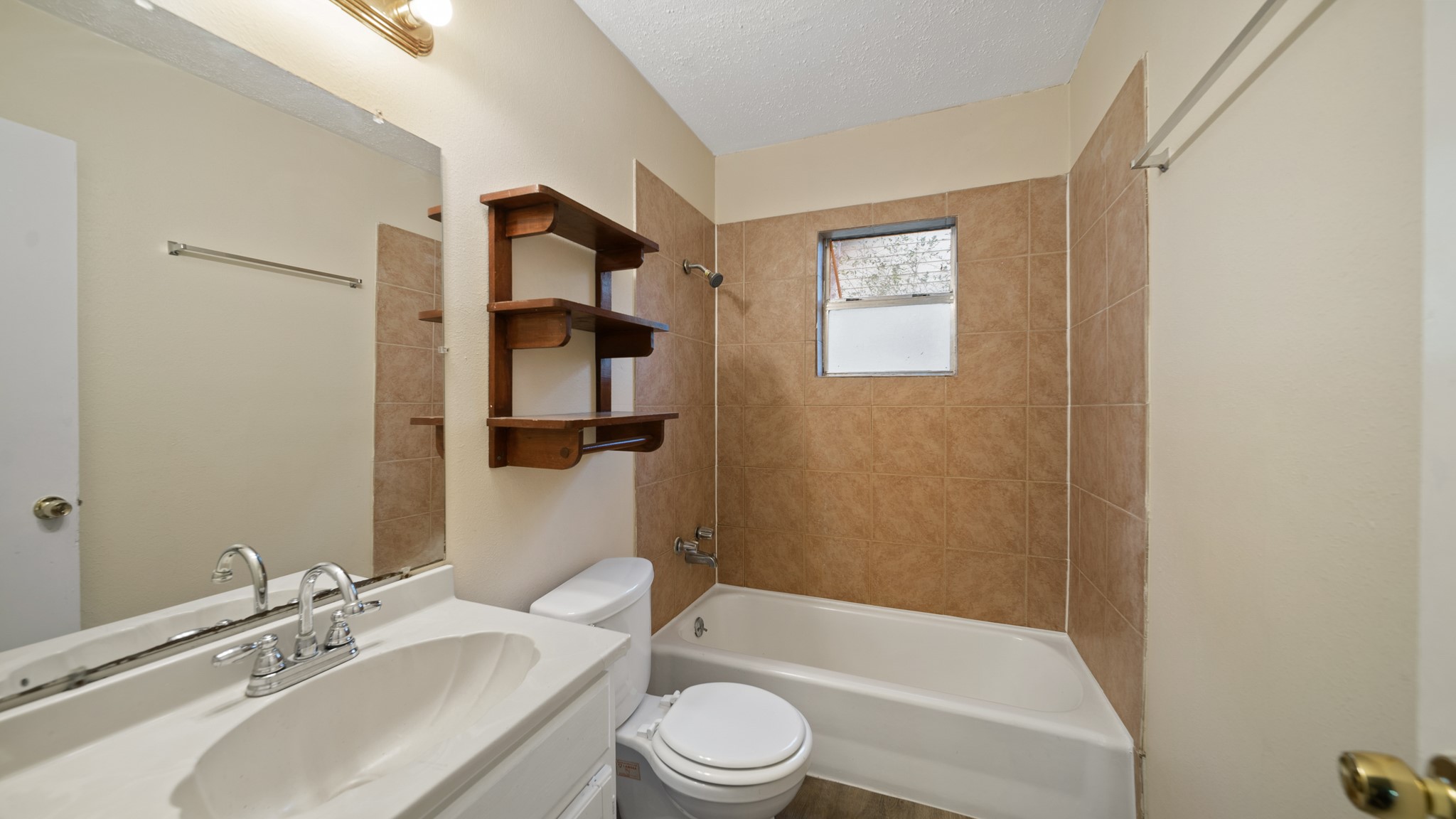 2426 Estate Drive, Deer Park, TX 77536 2426 Estate Drive, Deer Park, TX 77536