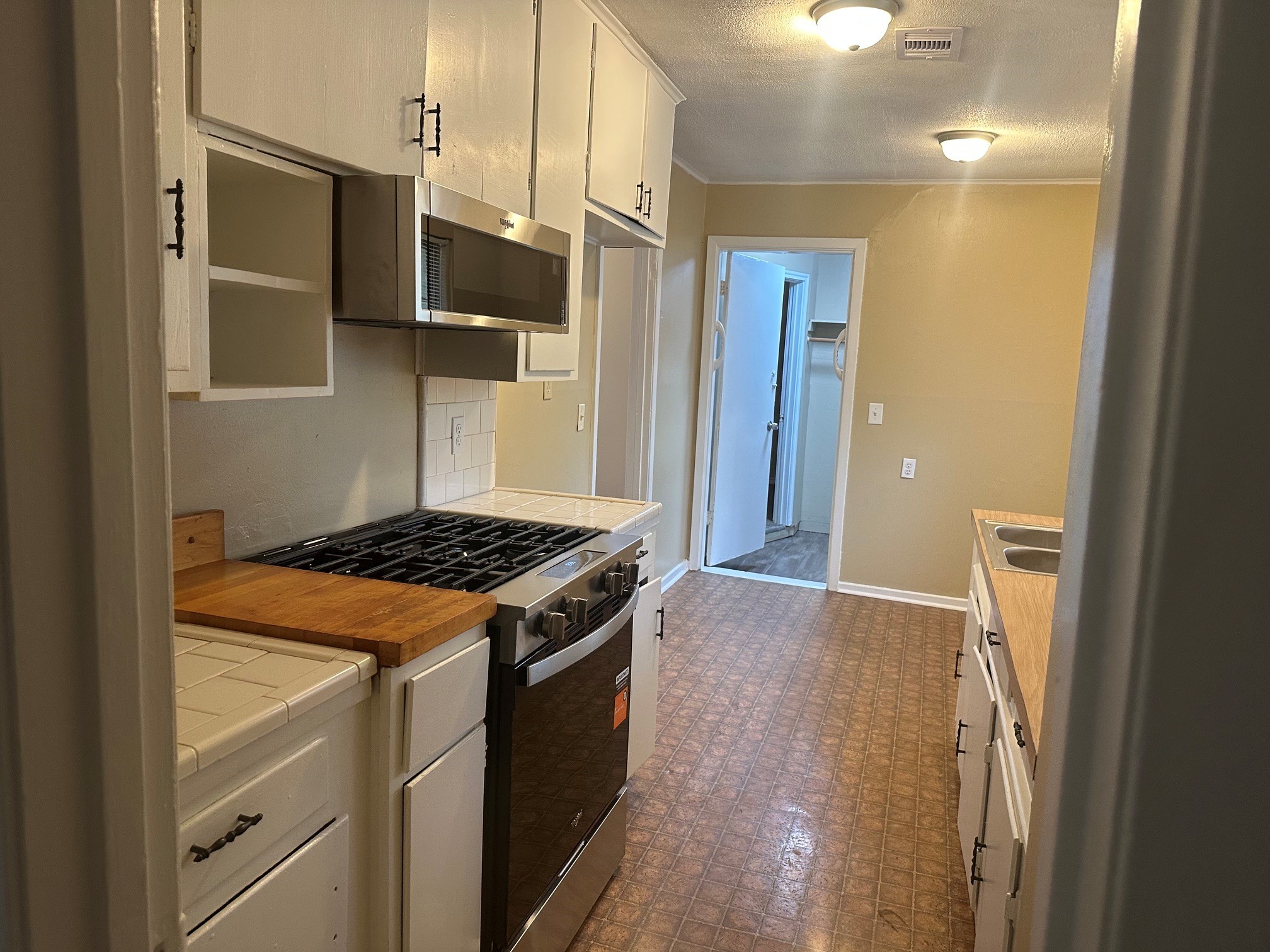 215 Cypress Street, Lake Jackson, TX 77566 215 Cypress Street, Lake Jackson, TX 77566