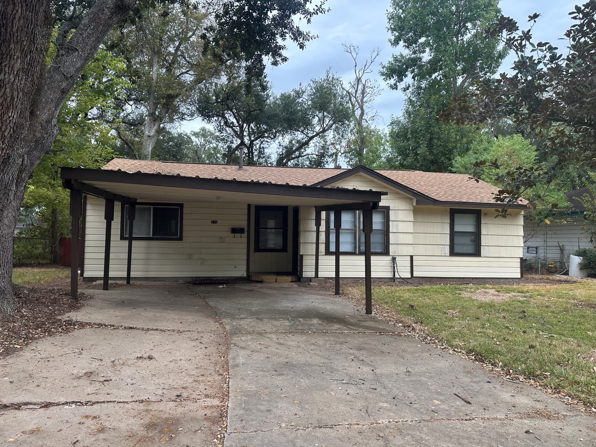 215 Cypress Street, Lake Jackson, TX 77566