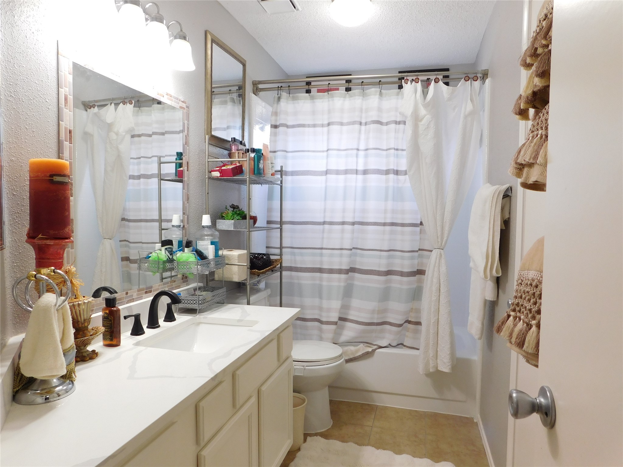 1703 Regal Blue Court, Fresno, TX 77545
