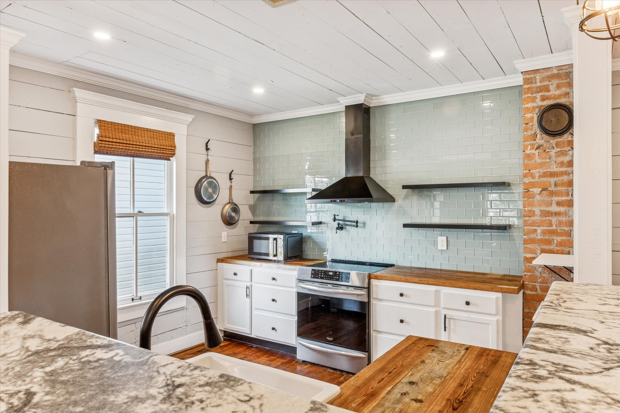 2520 Ave L, Galveston, TX 77550