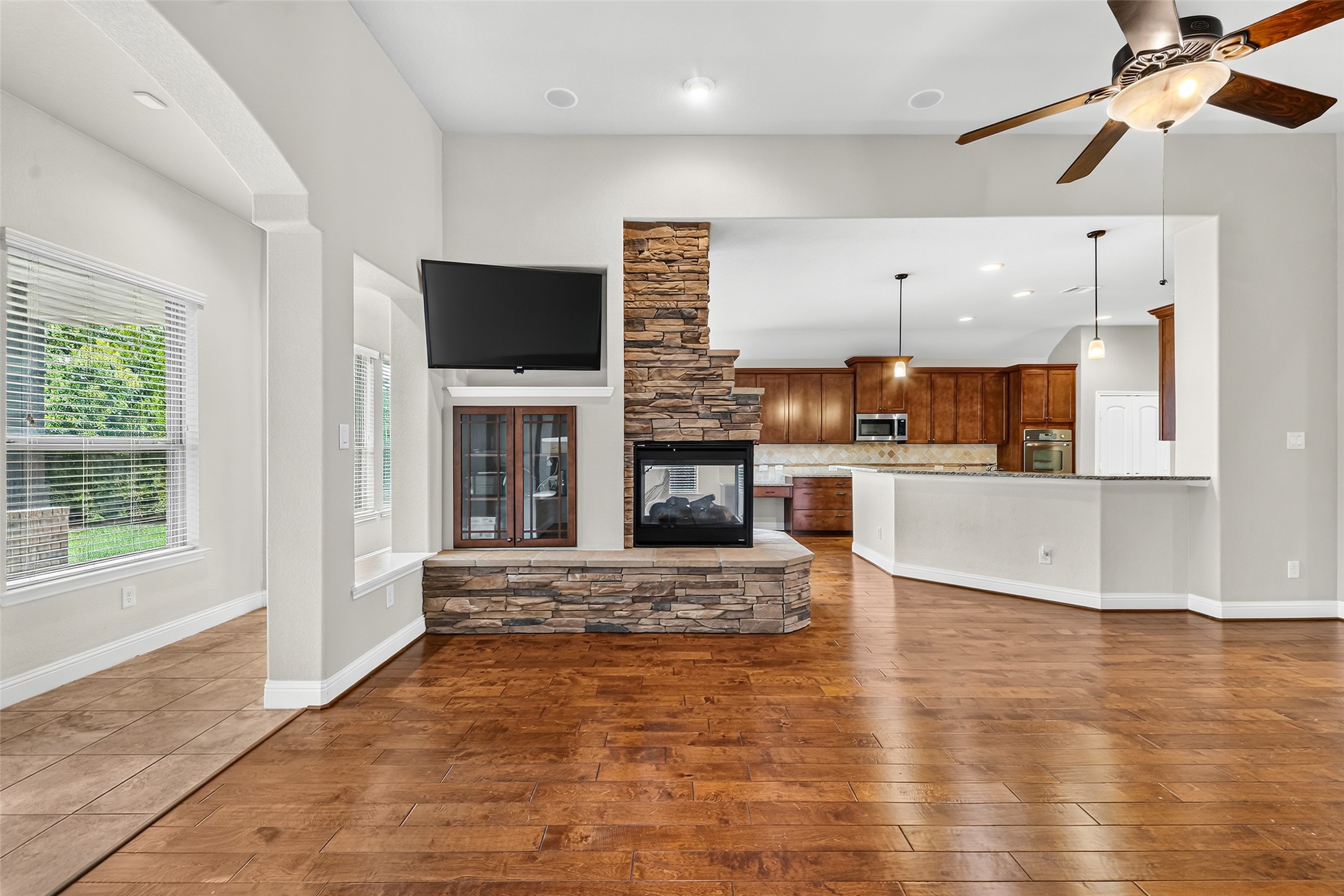 A different perspective of the living area, showcasing the view towards the kitchen and breakfast room.