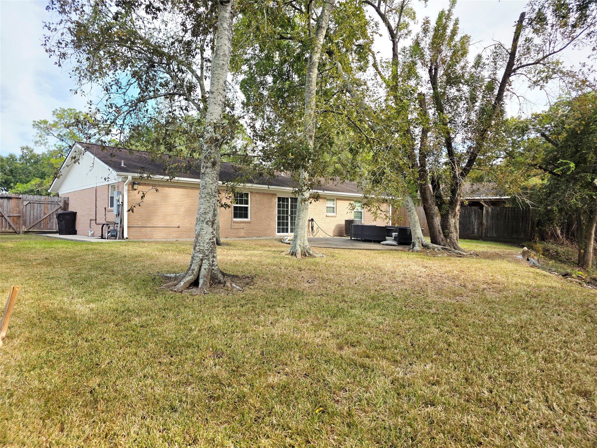 903 Beechgrove Drive, Webster, TX 77058